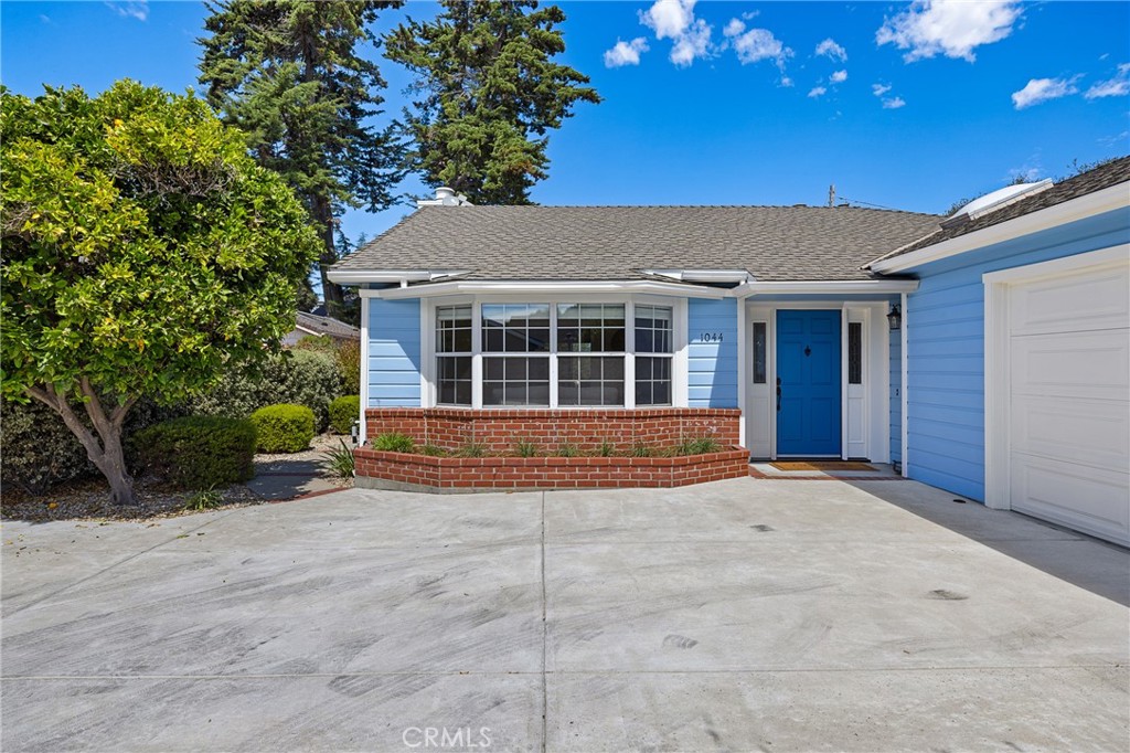1044 Fair Oaks Avenue