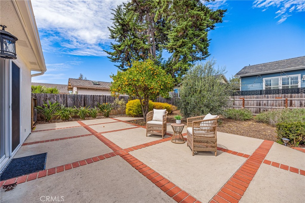 1044 Fair Oaks Avenue