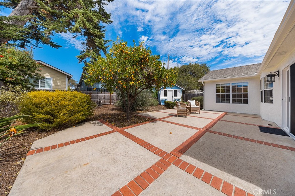 1044 Fair Oaks Avenue
