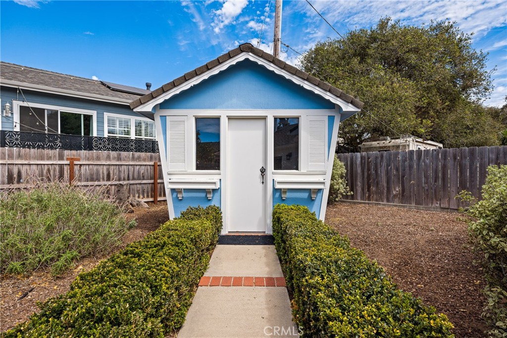 1044 Fair Oaks Avenue