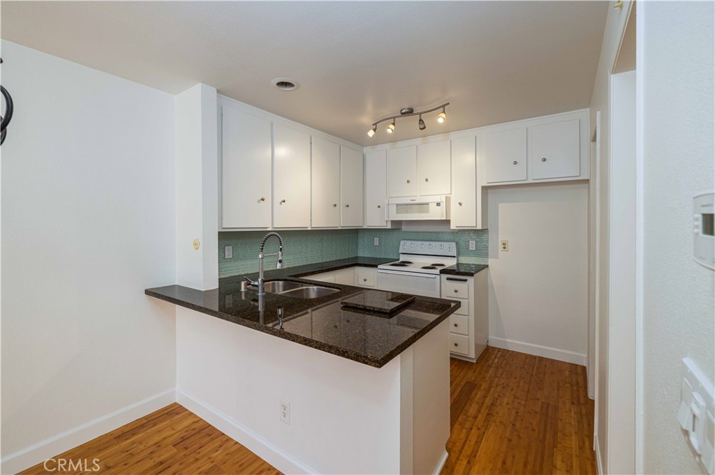 2900 Madison Avenue D16