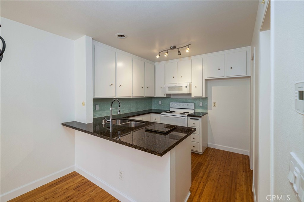 2900 Madison Avenue D16