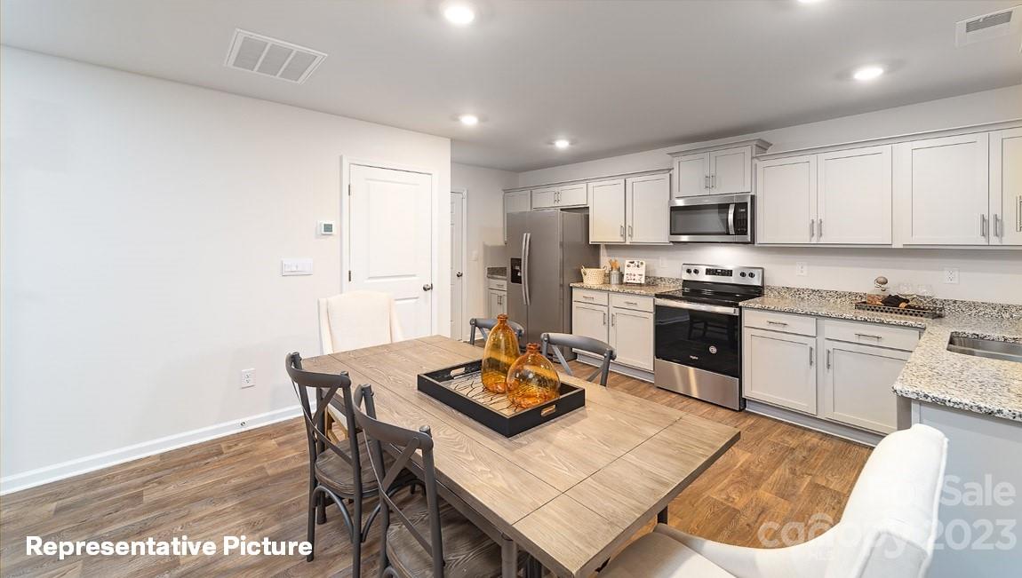 1278 37th Avenue Lane NE