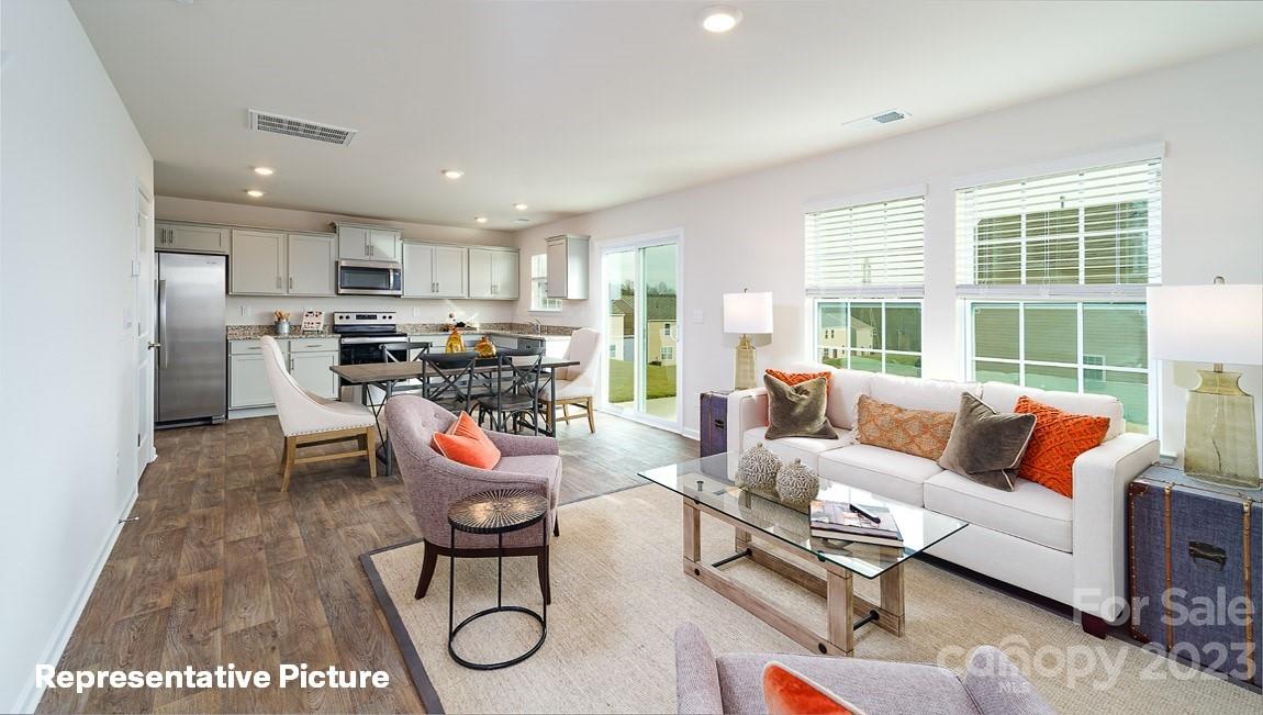 1278 37th Avenue Lane NE