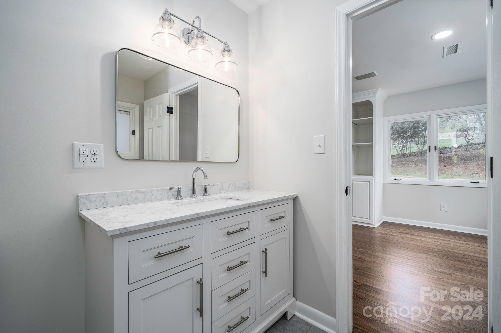 1523 10th Street Place NW