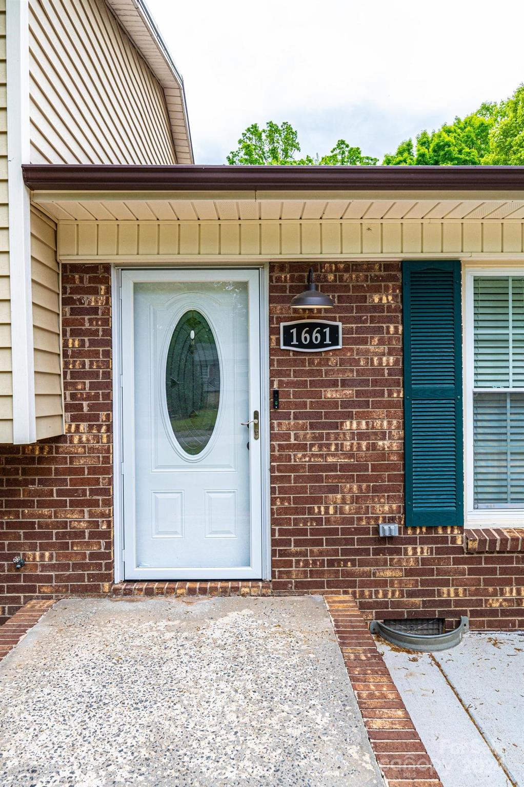 1661 Tanglewood Drive