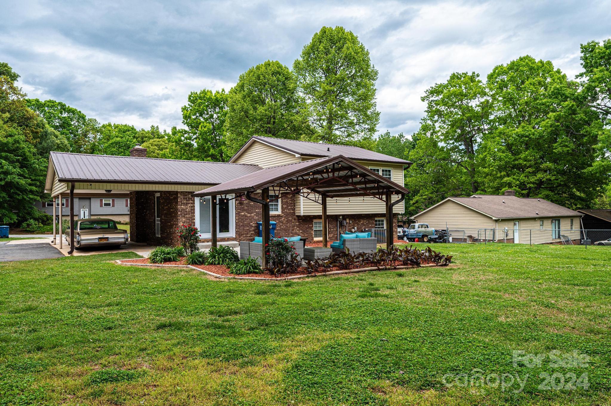 1661 Tanglewood Drive