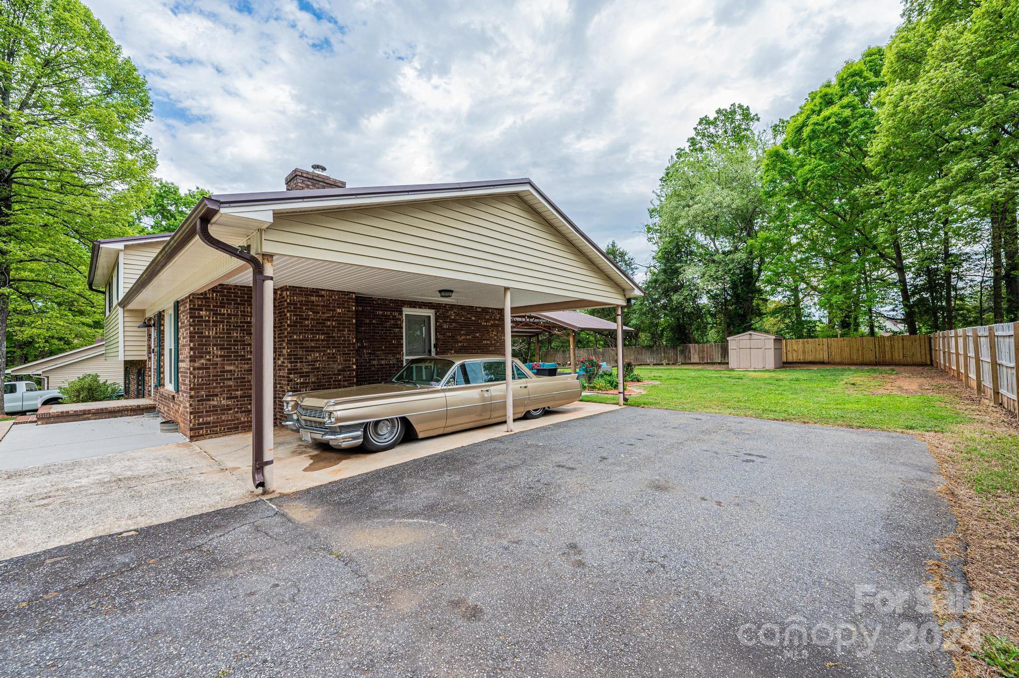 1661 Tanglewood Drive