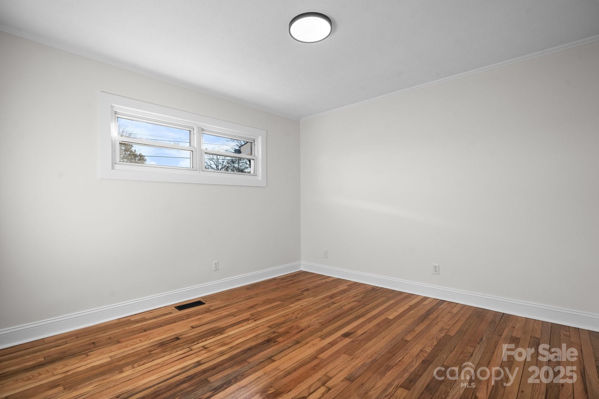 1922 Marigold Lane SE