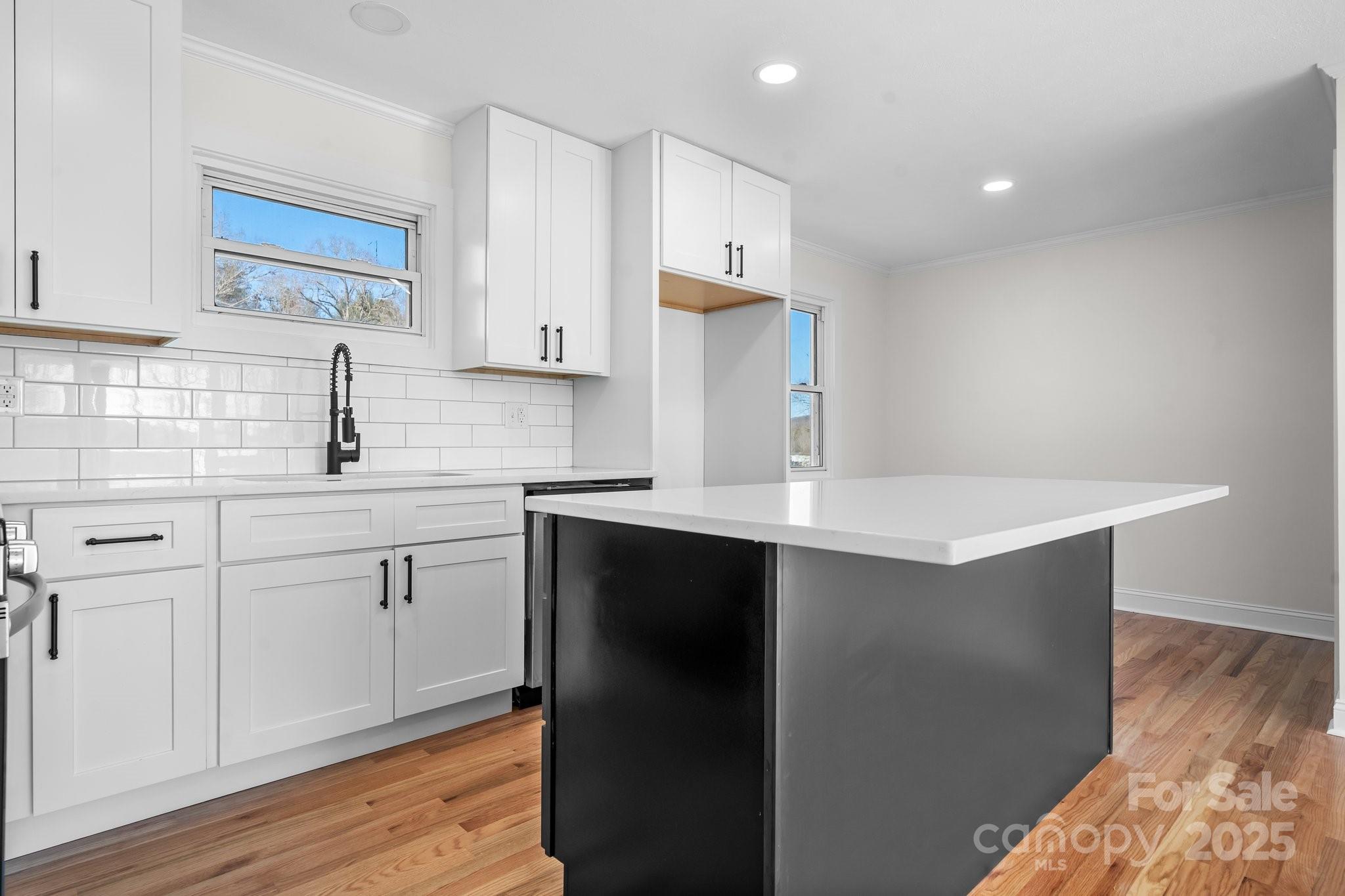 1922 Marigold Lane SE