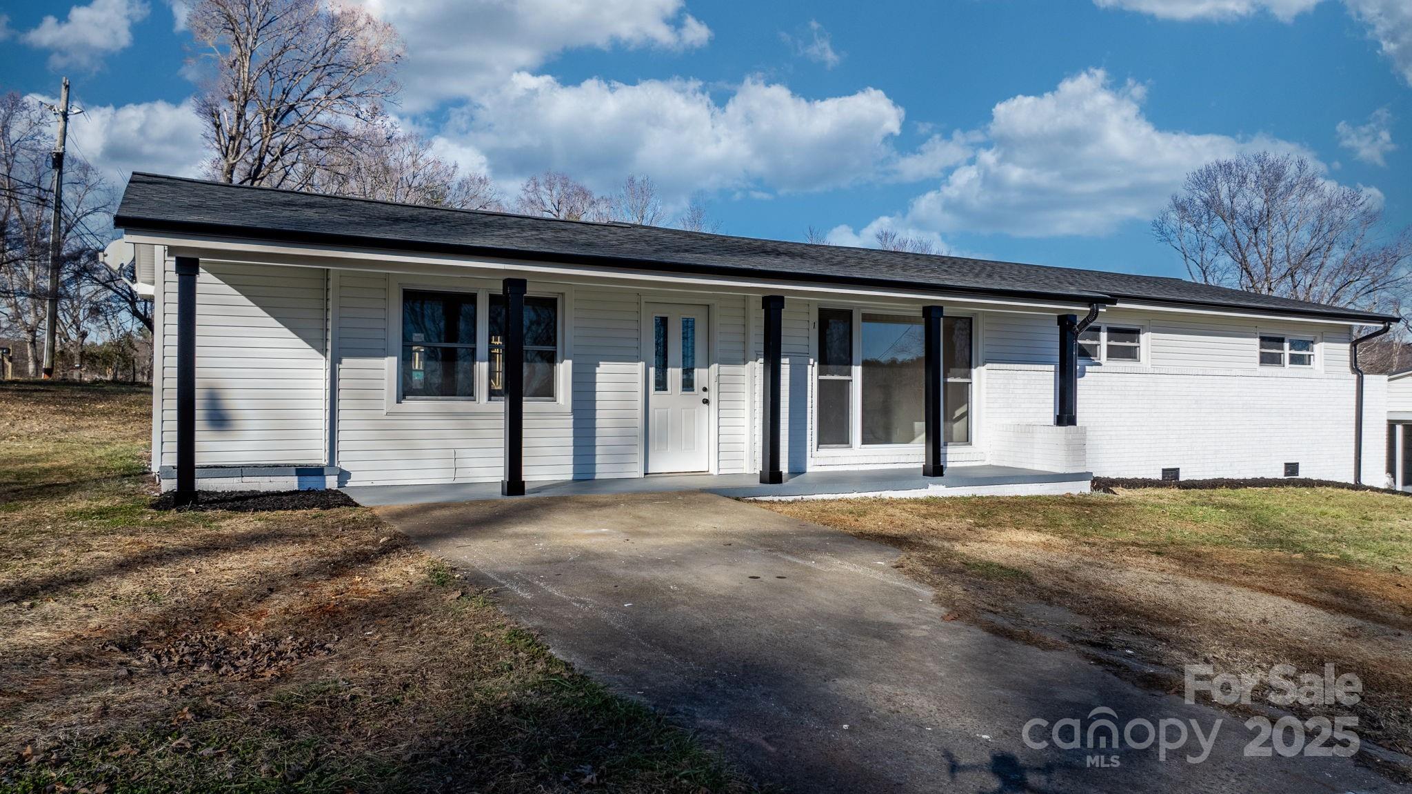 1922 Marigold Lane SE