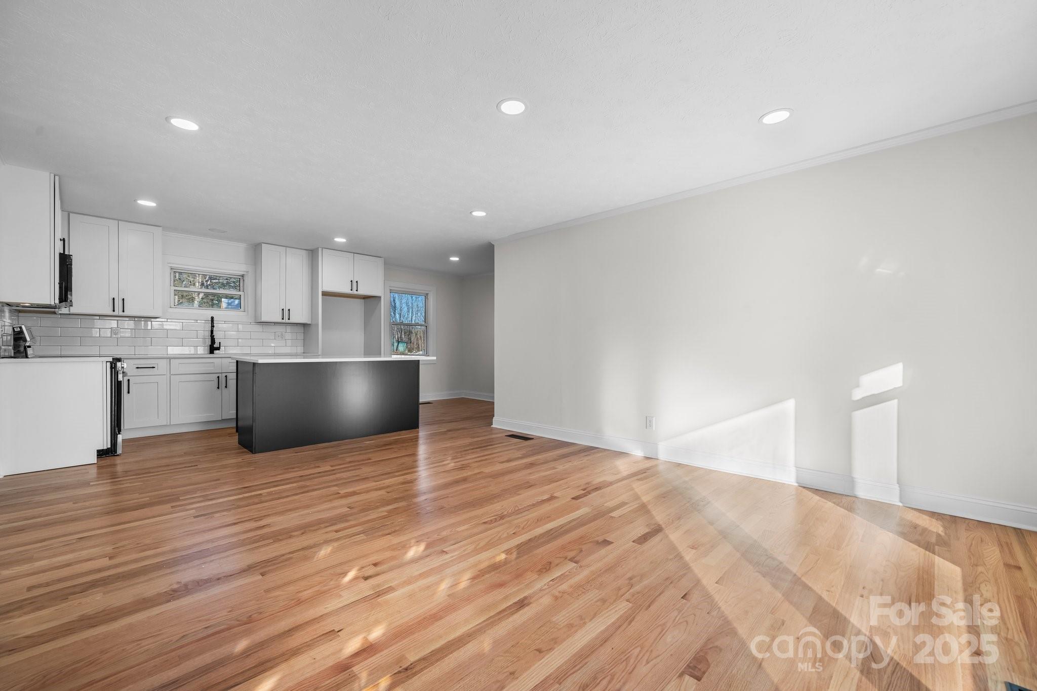 1922 Marigold Lane SE