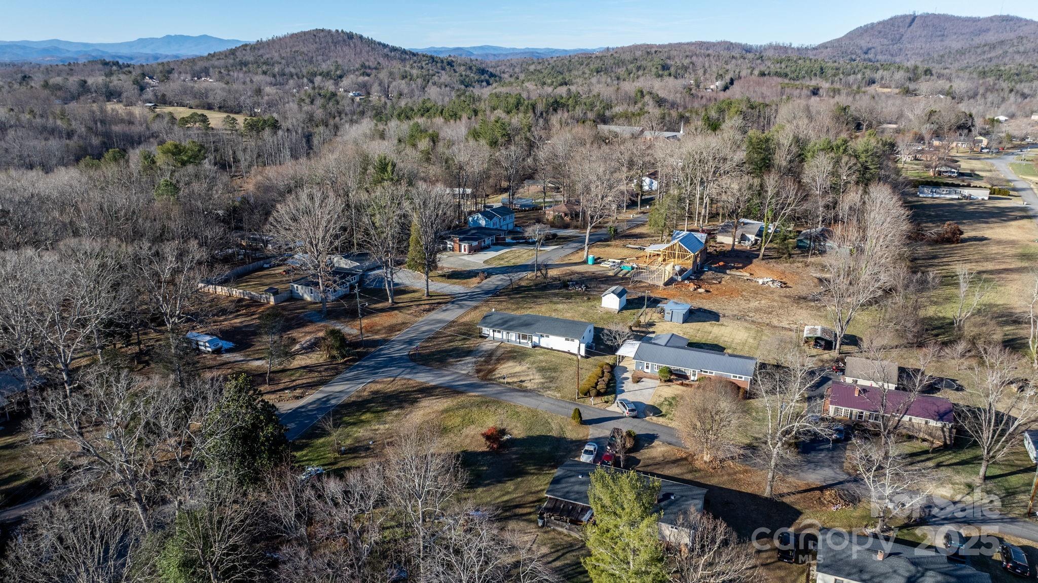 1922 Marigold Lane SE