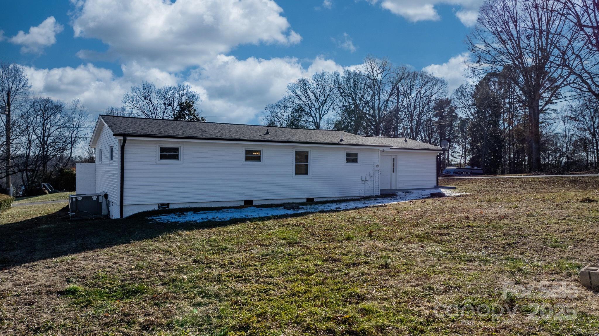 1922 Marigold Lane SE