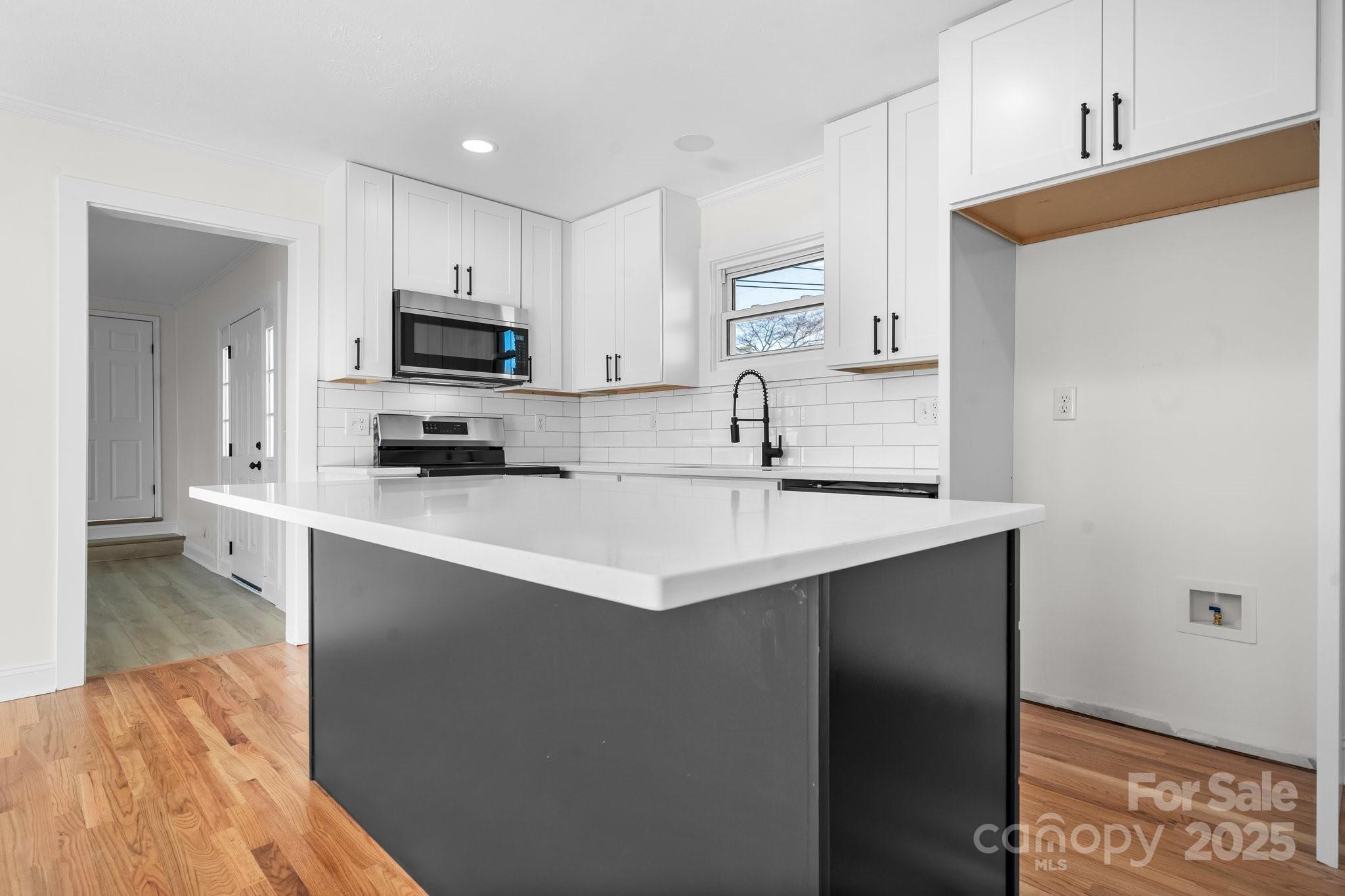 1922 Marigold Lane SE