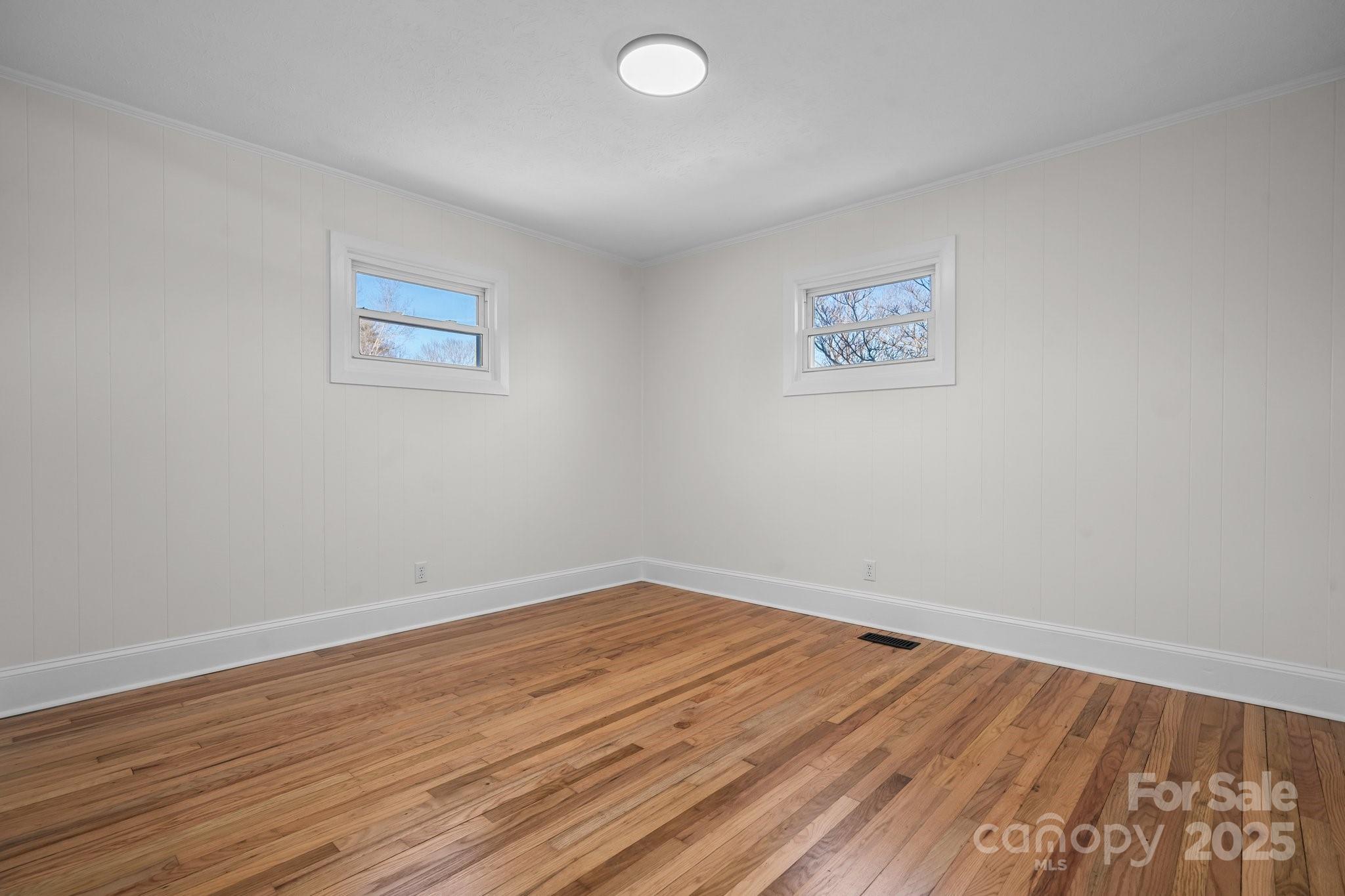 1922 Marigold Lane SE