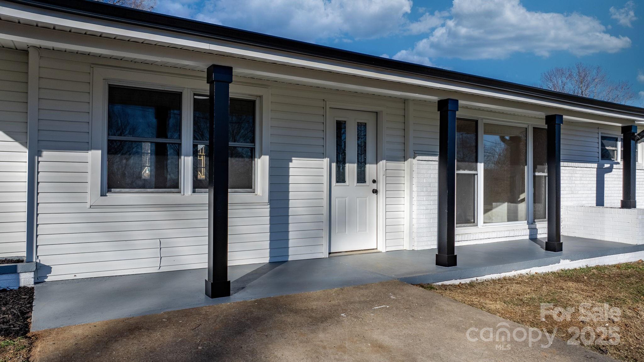 1922 Marigold Lane SE