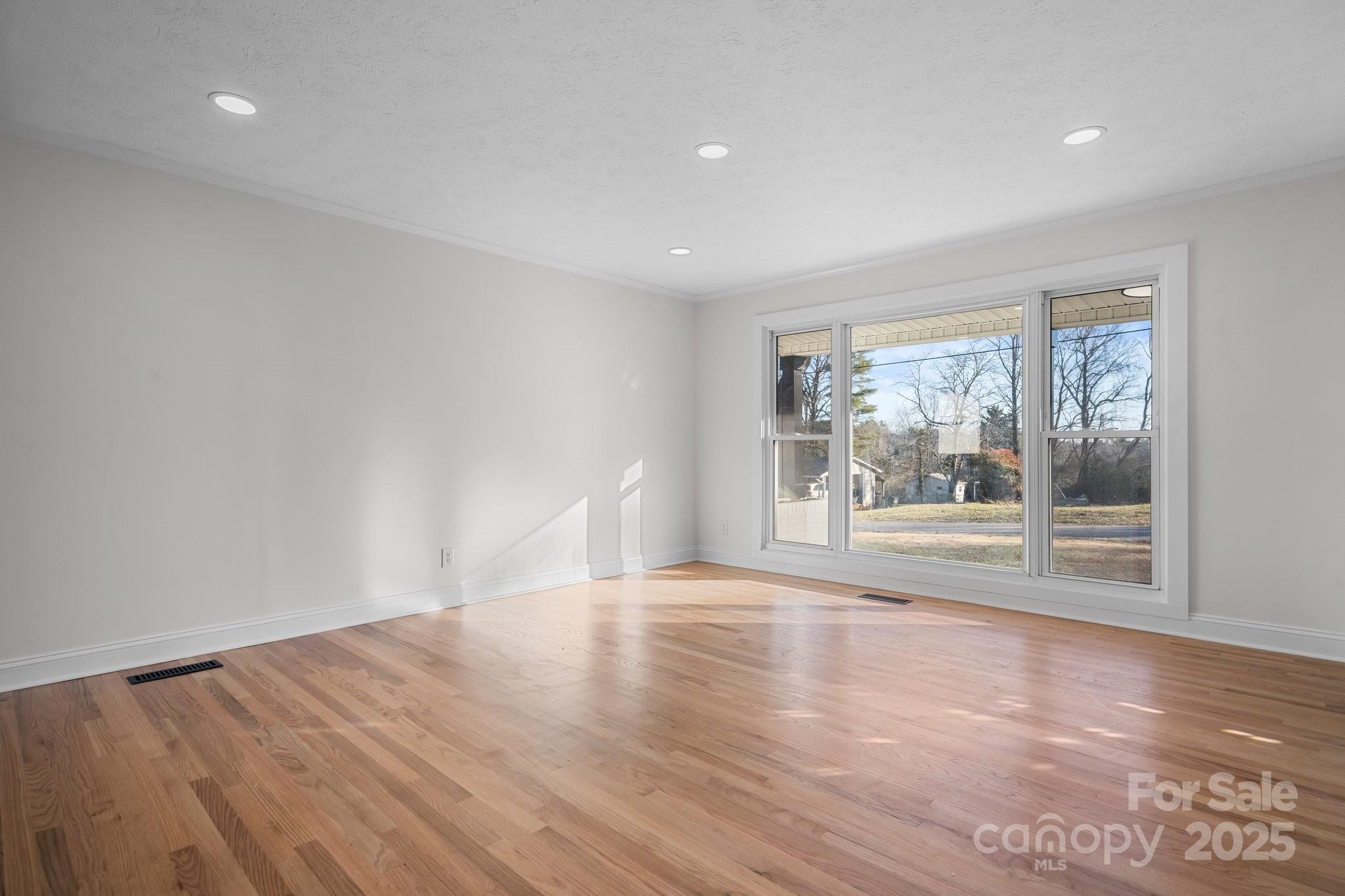 1922 Marigold Lane SE