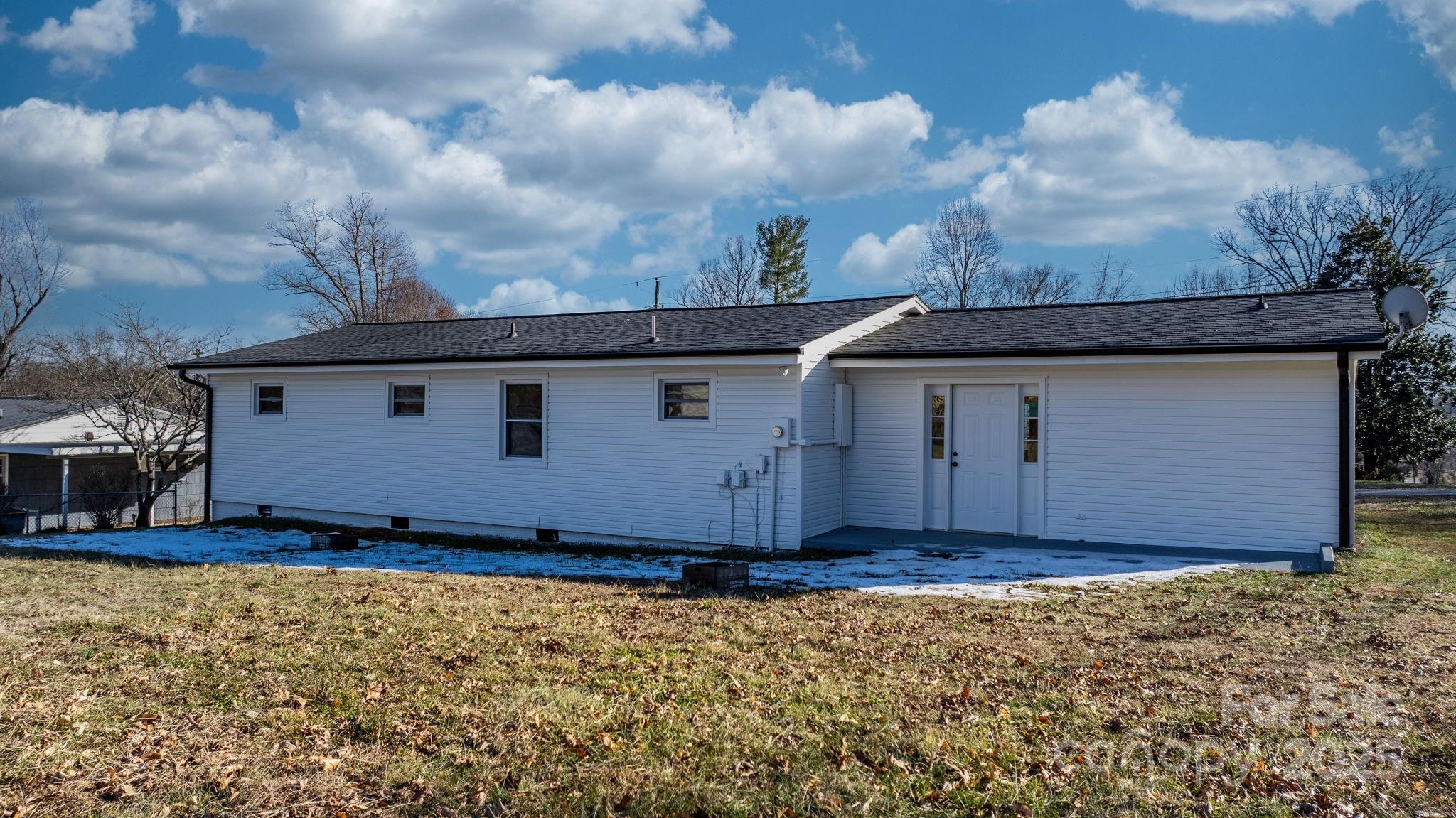 1922 Marigold Lane SE