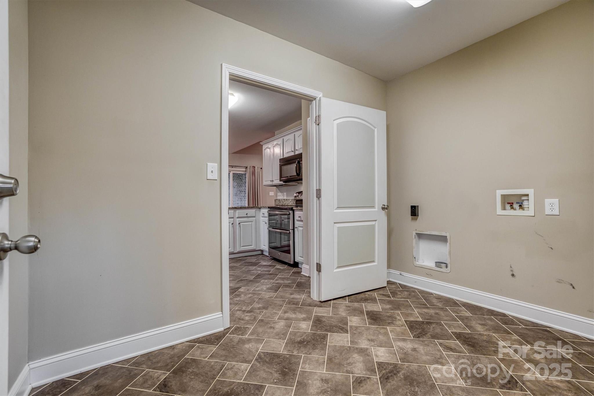 924 41st Avenue Drive NE