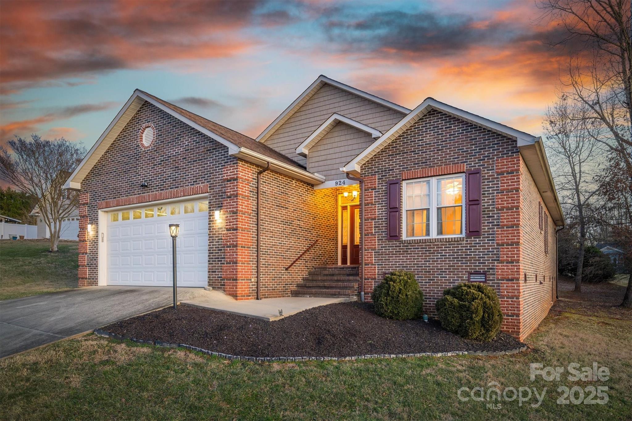 924 41st Avenue Drive NE