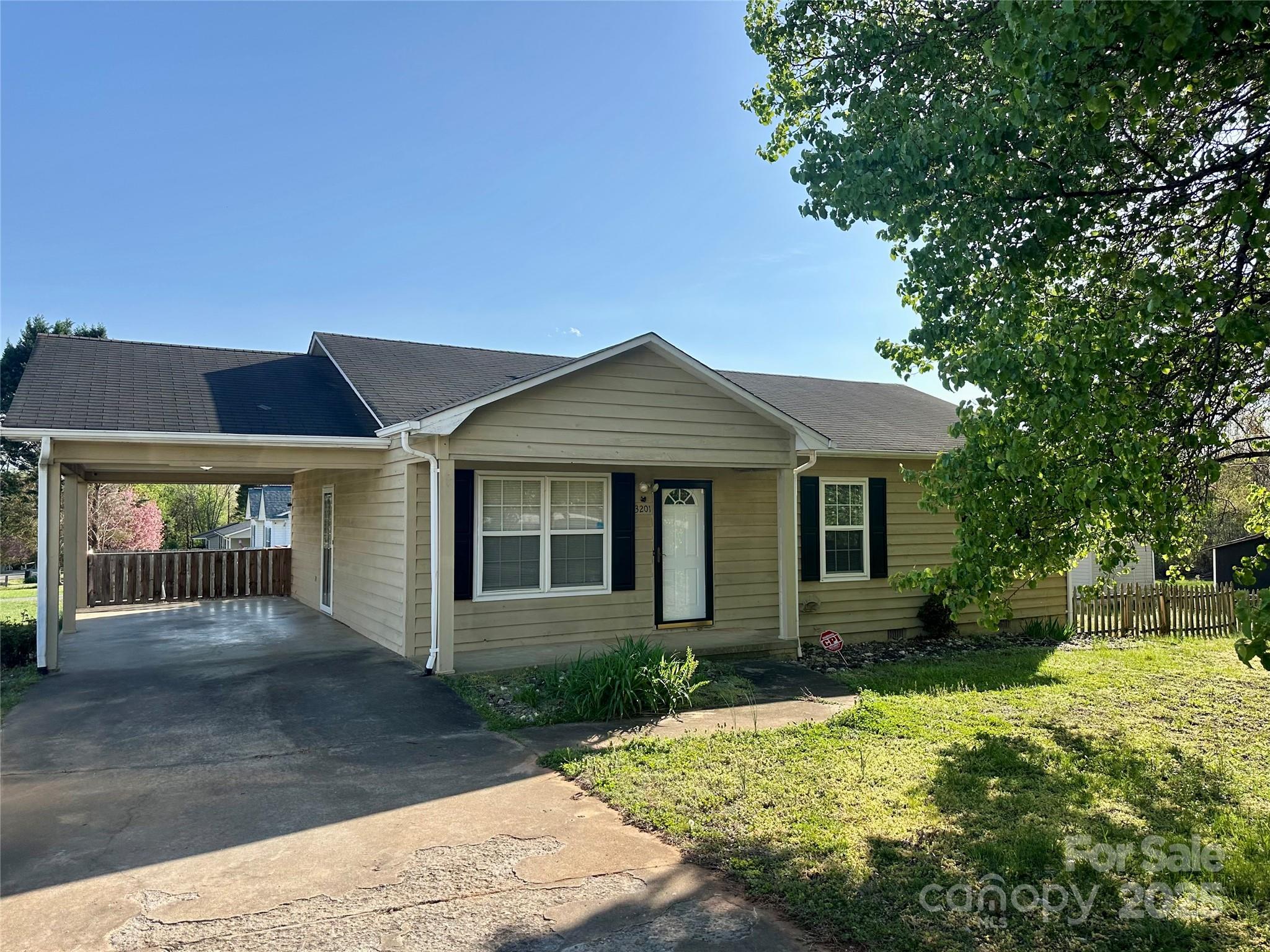 3201 Smokey Lane