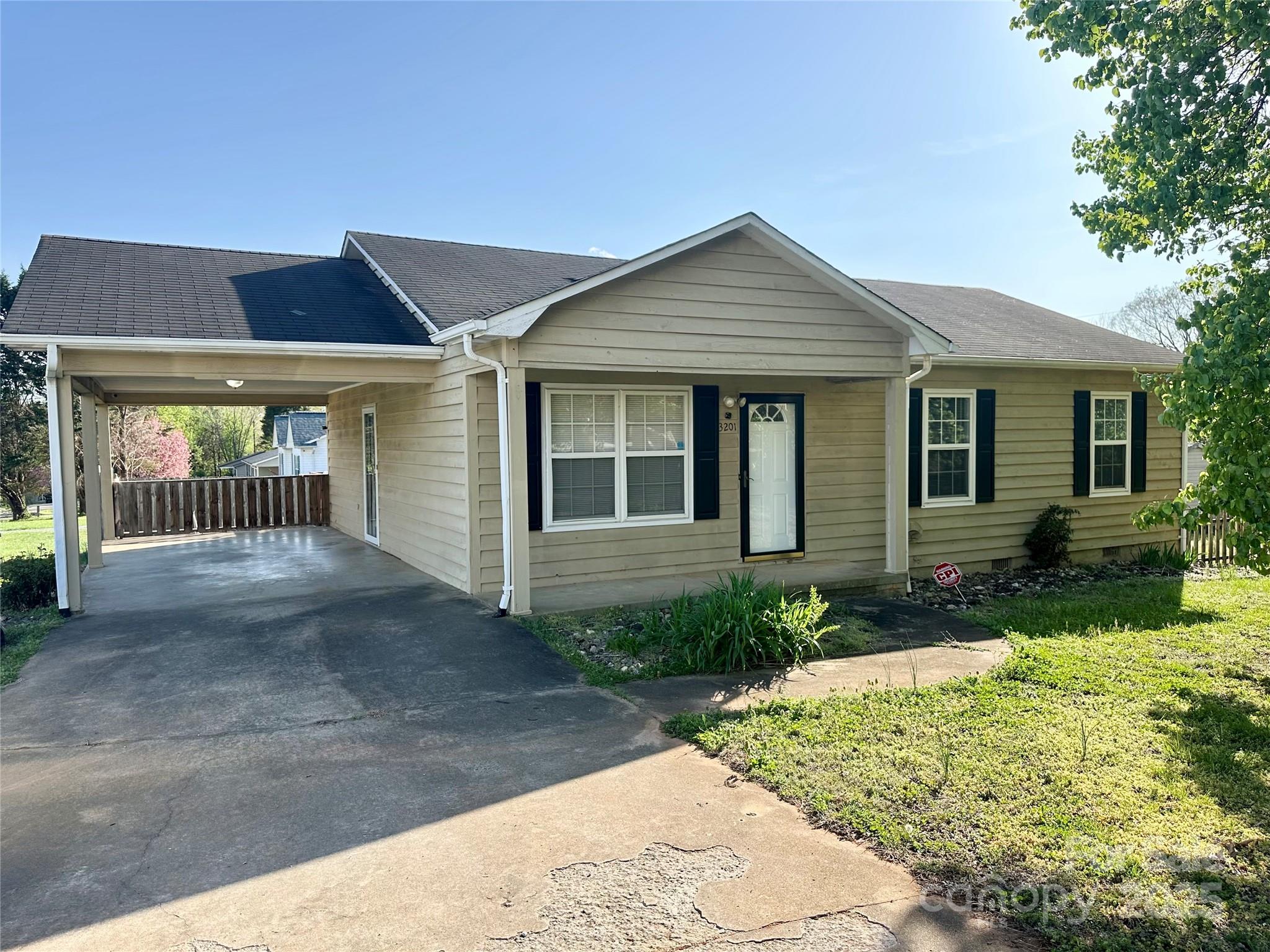 3201 Smokey Lane