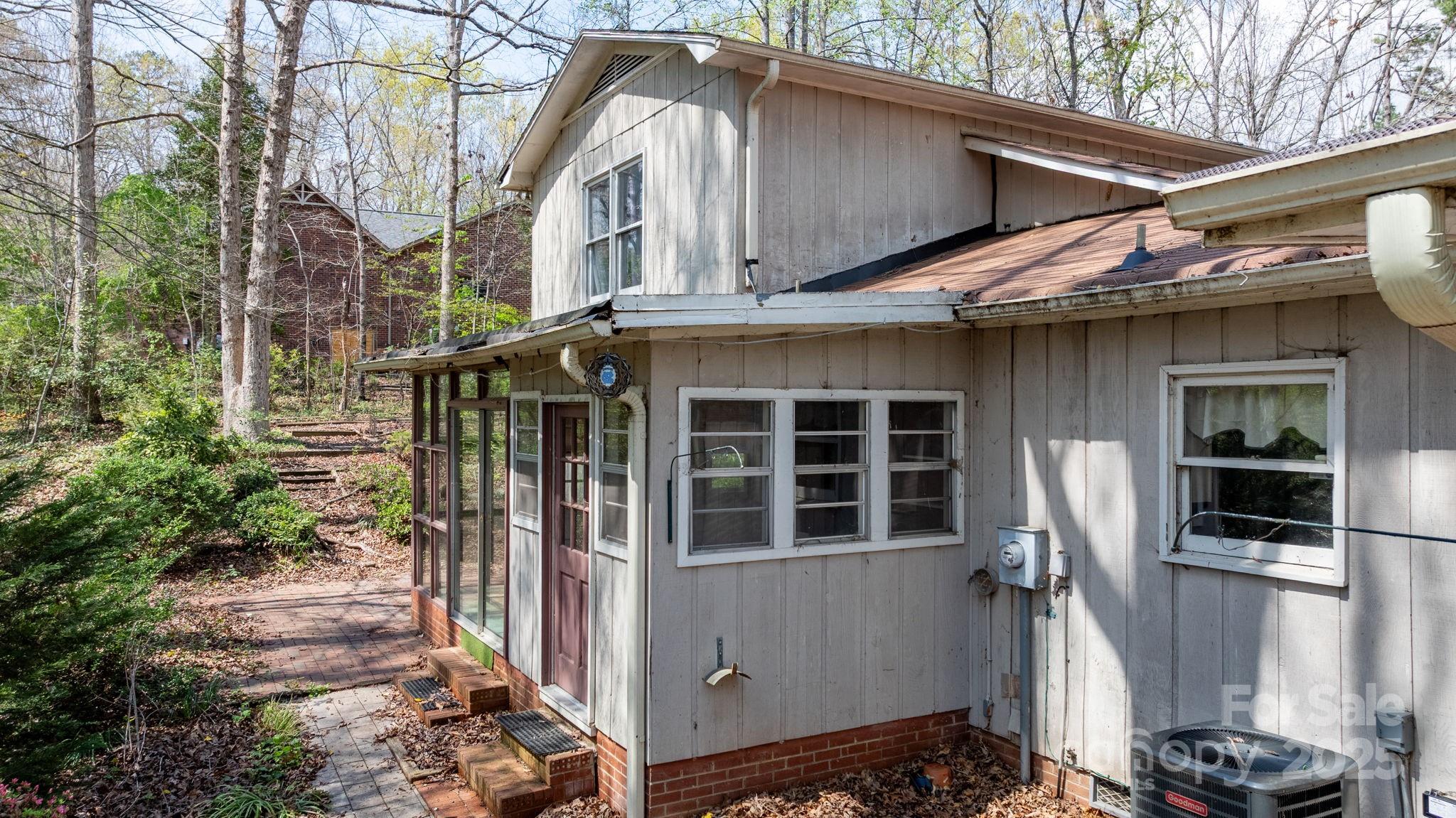 507 Rector Avenue SE