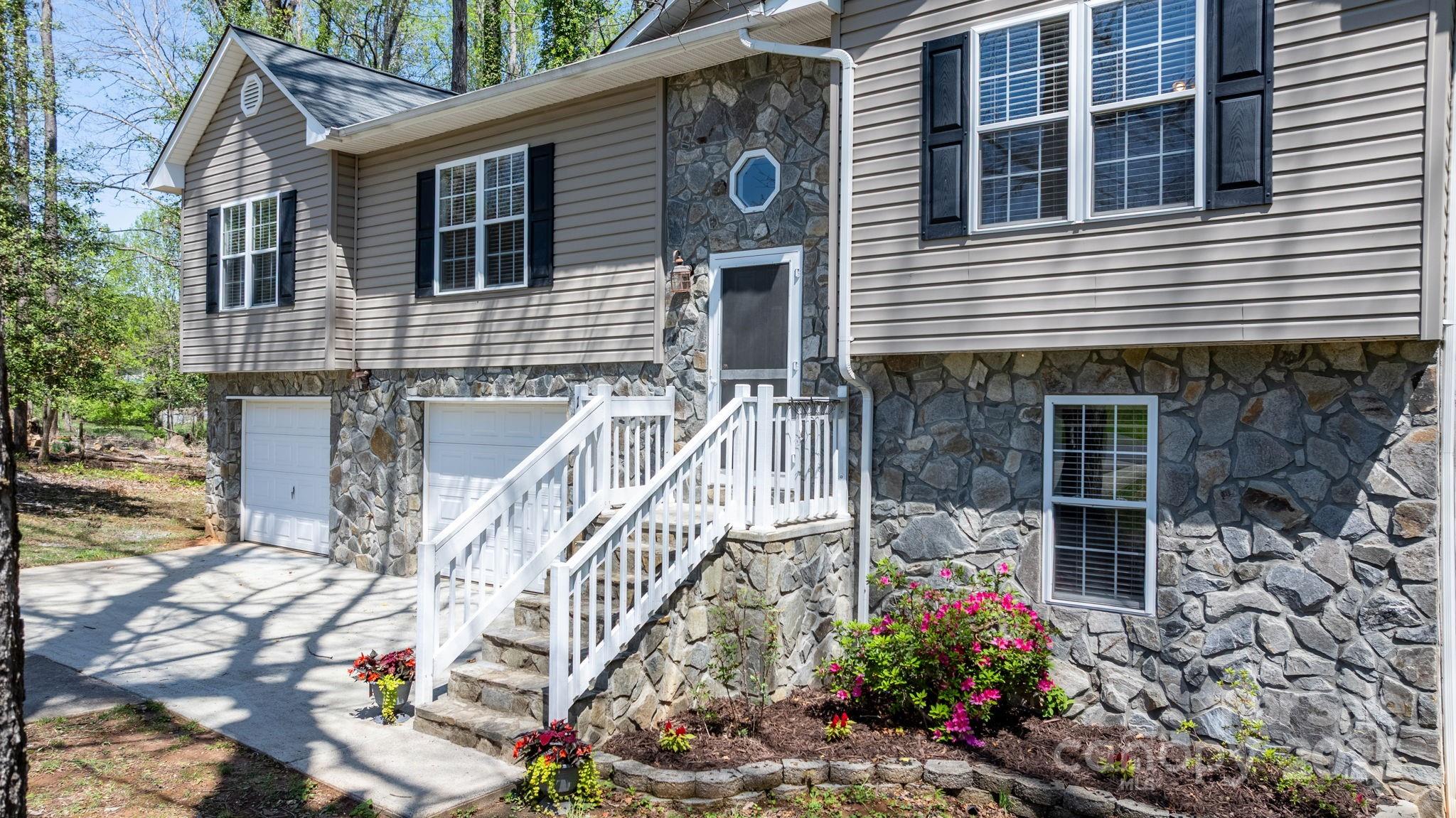 112 N Council Oaks Street