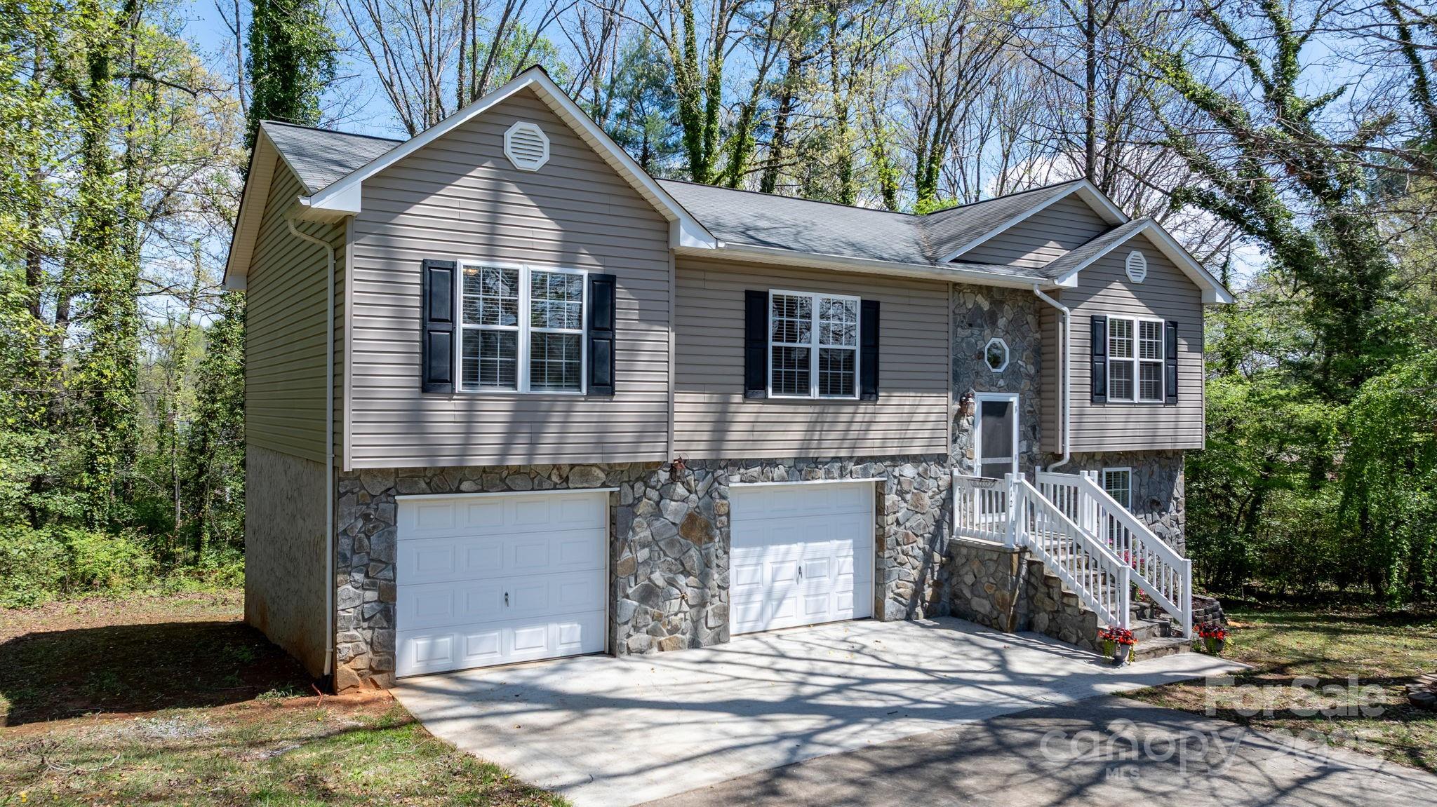 112 N Council Oaks Street