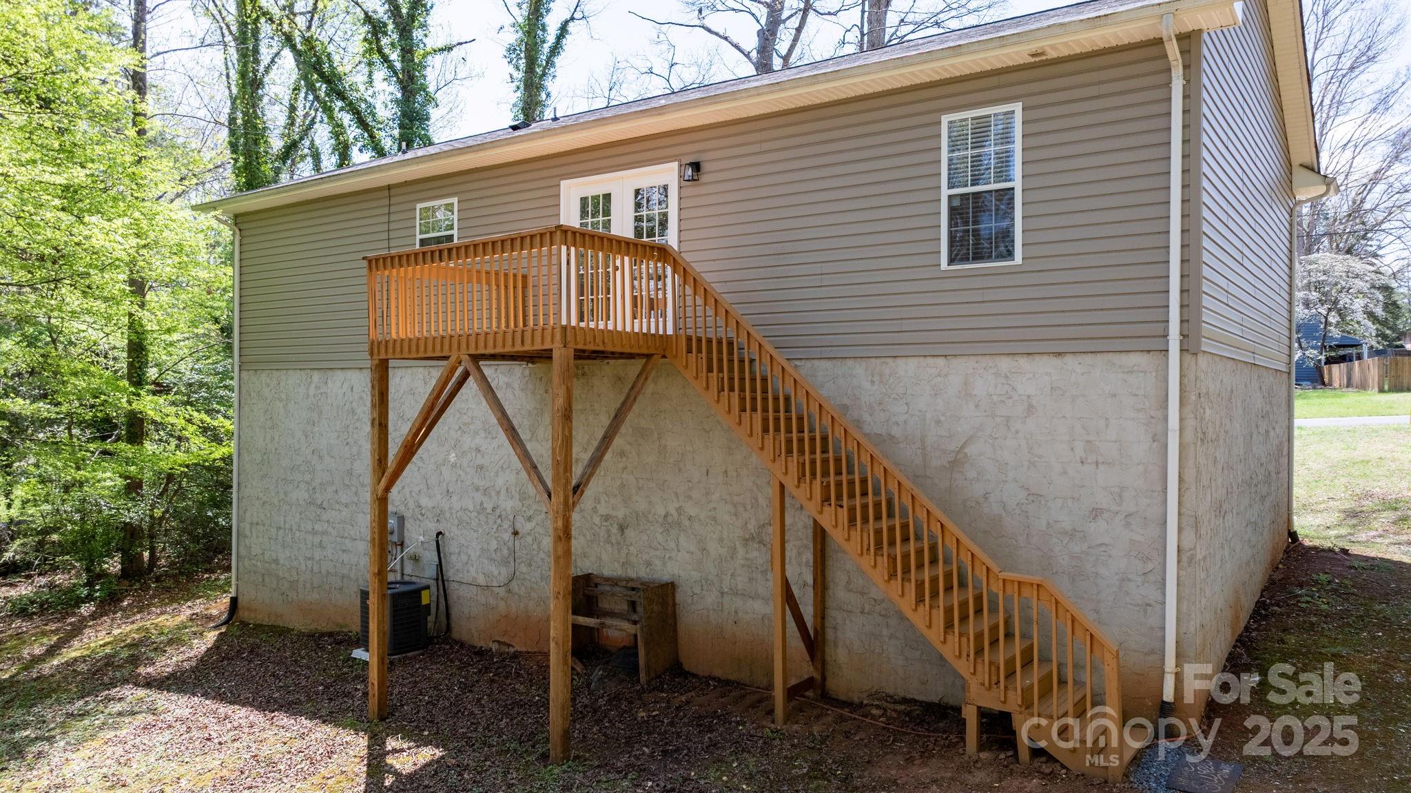 112 N Council Oaks Street