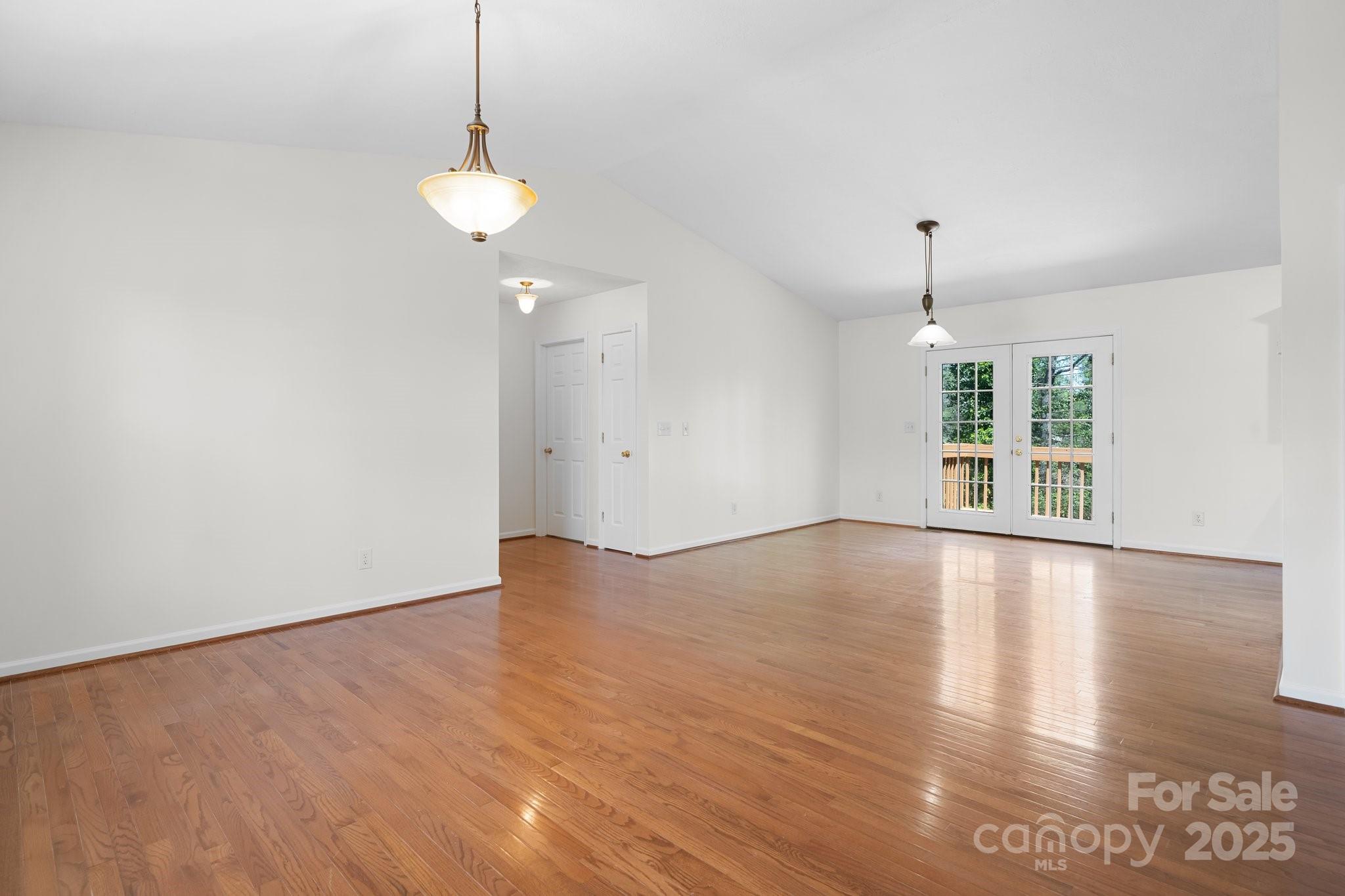 112 N Council Oaks Street