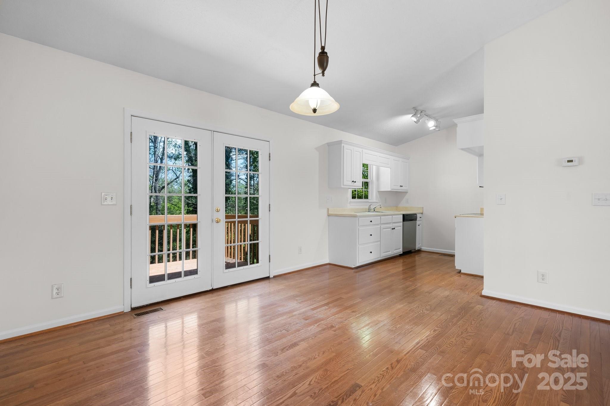 112 N Council Oaks Street