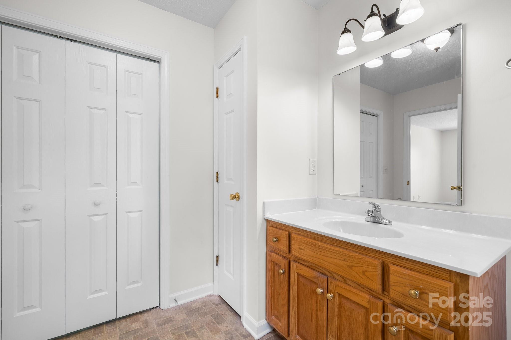 112 N Council Oaks Street