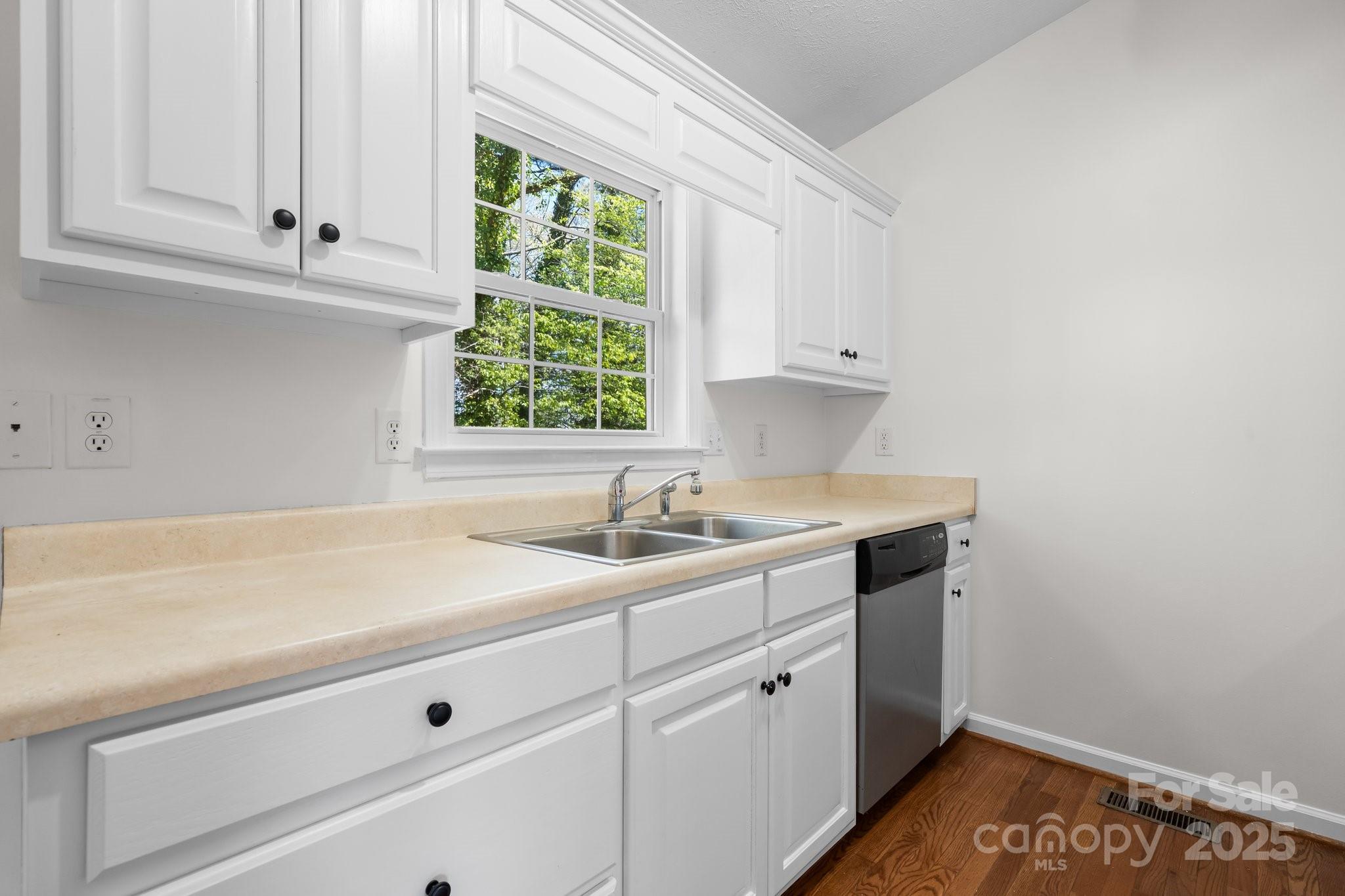 112 N Council Oaks Street