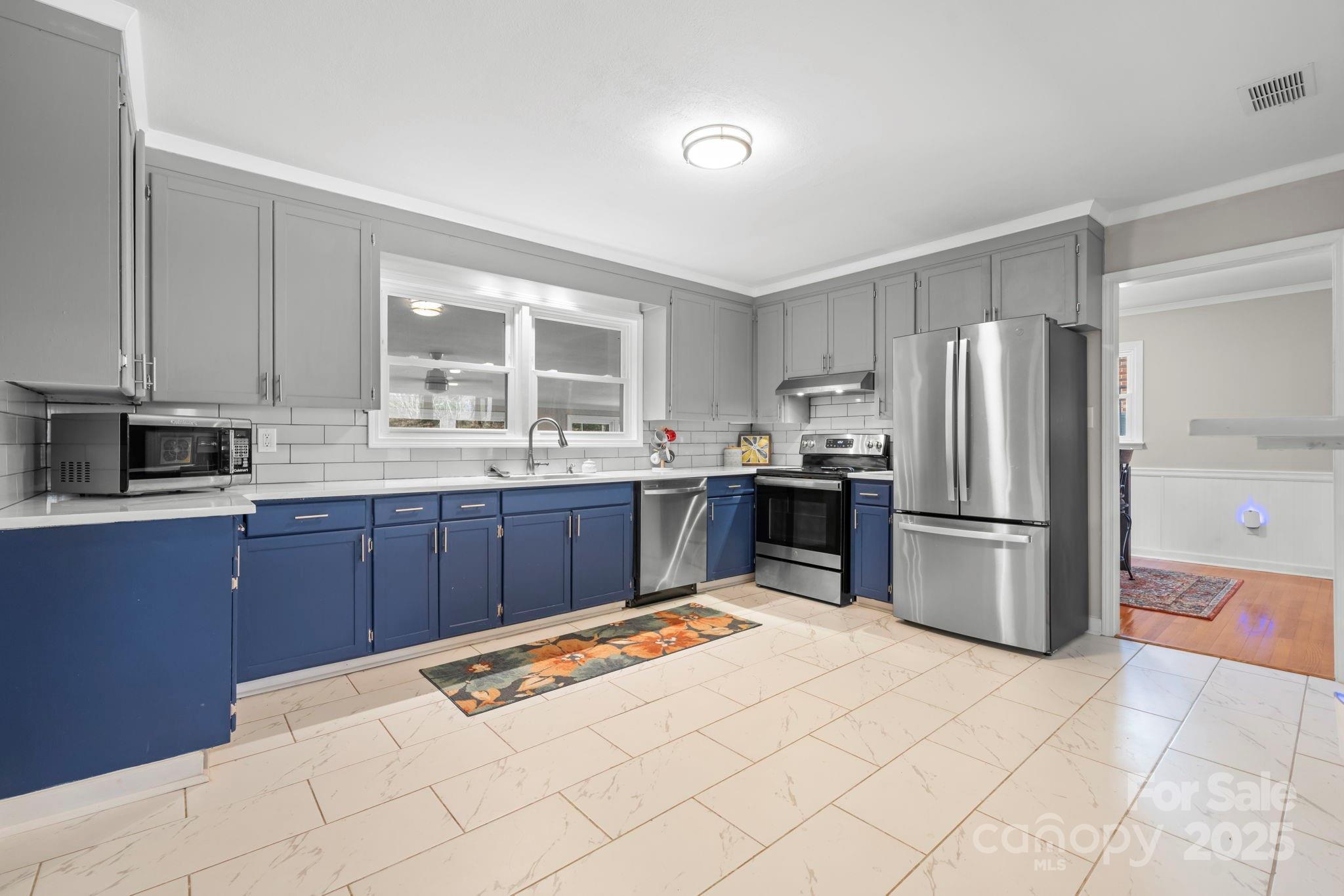 1905 10th Street Place NW