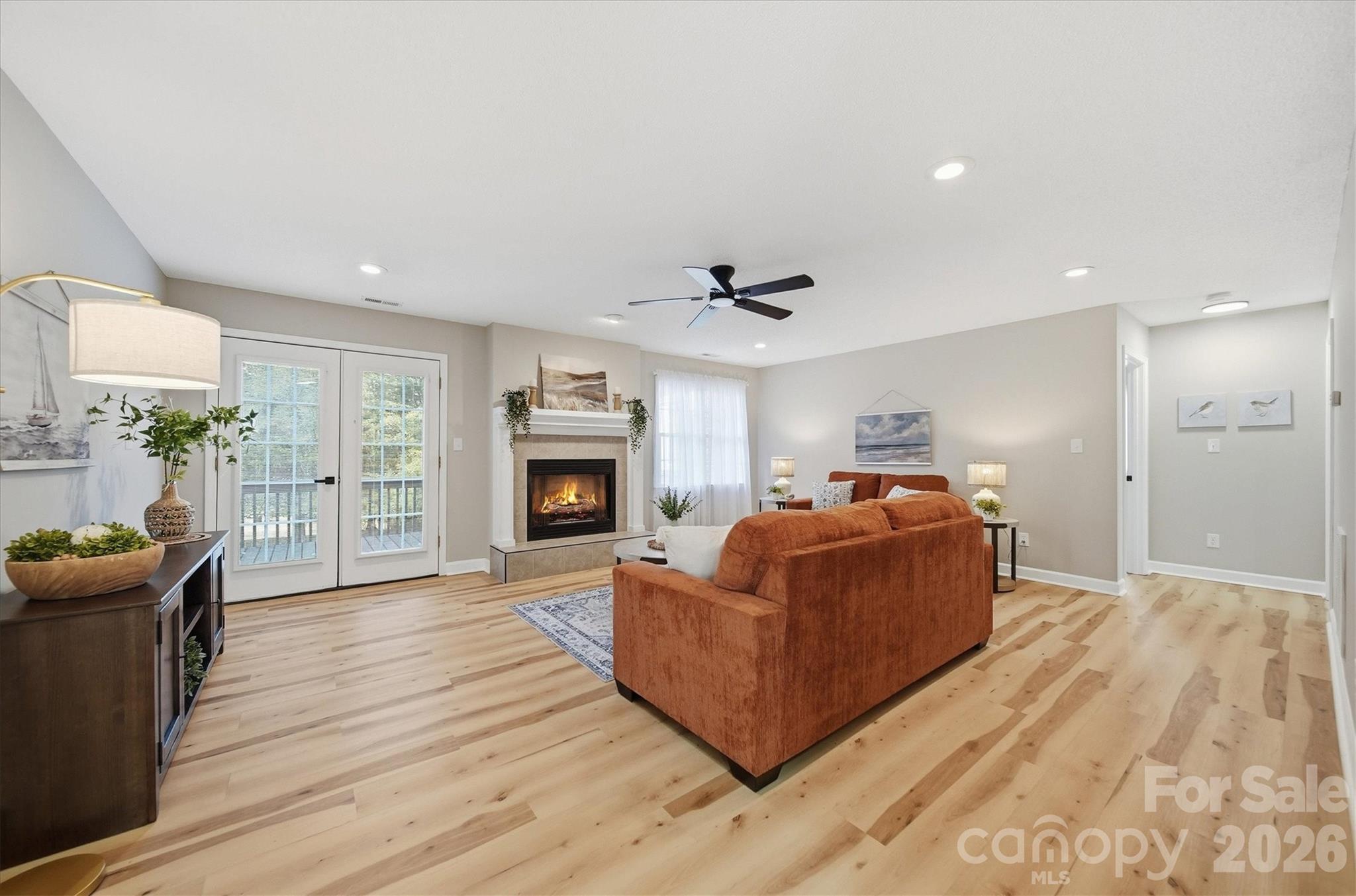 915 Barrington Drive NE