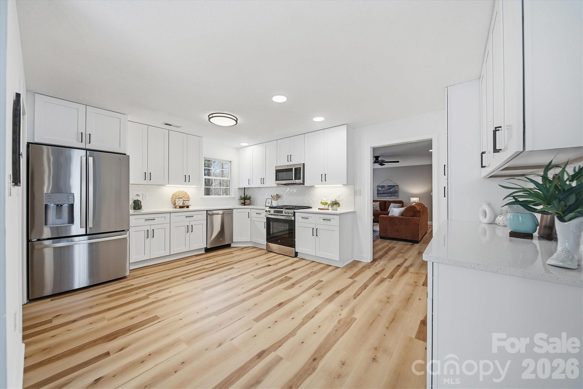 915 Barrington Drive NE