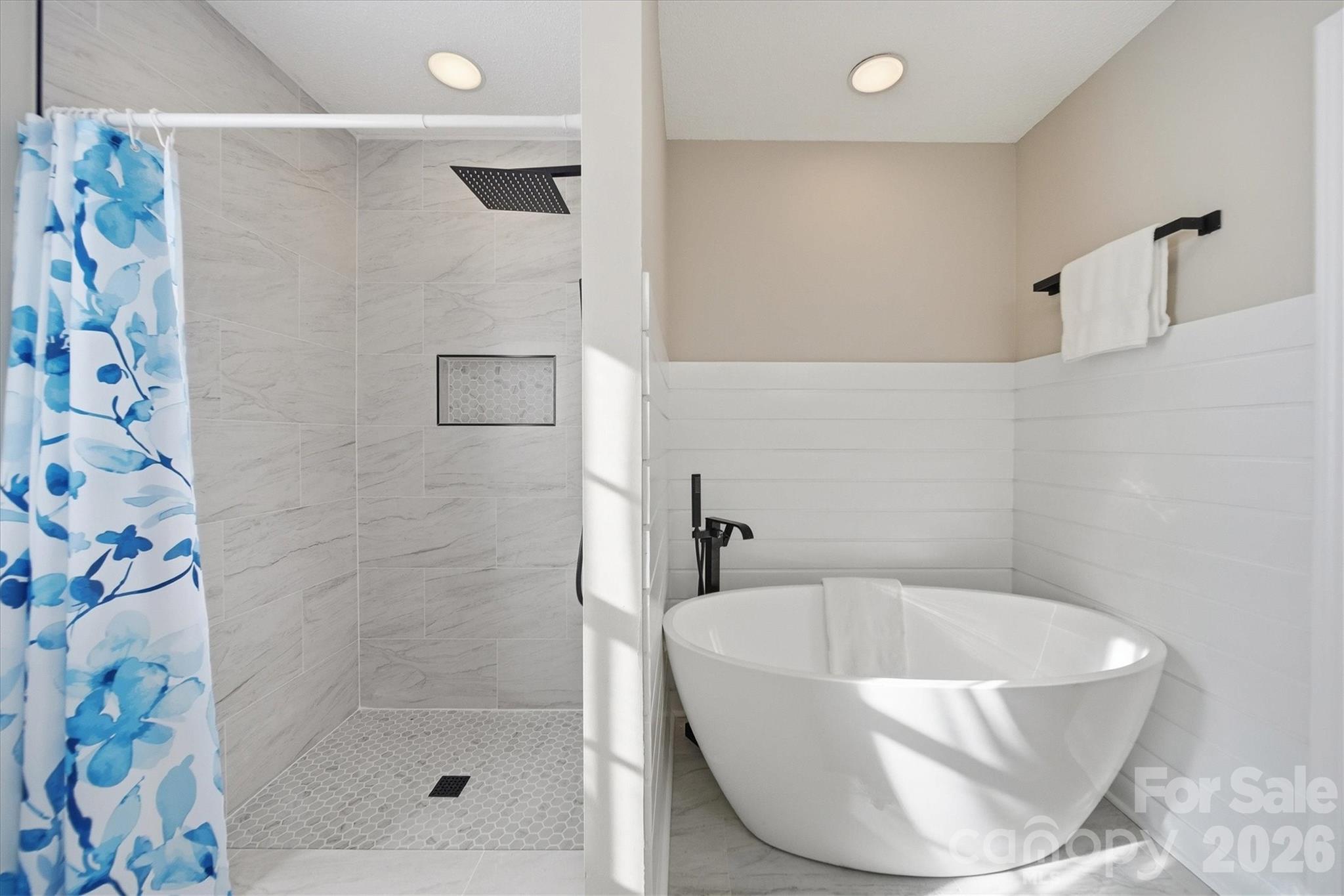 915 Barrington Drive NE