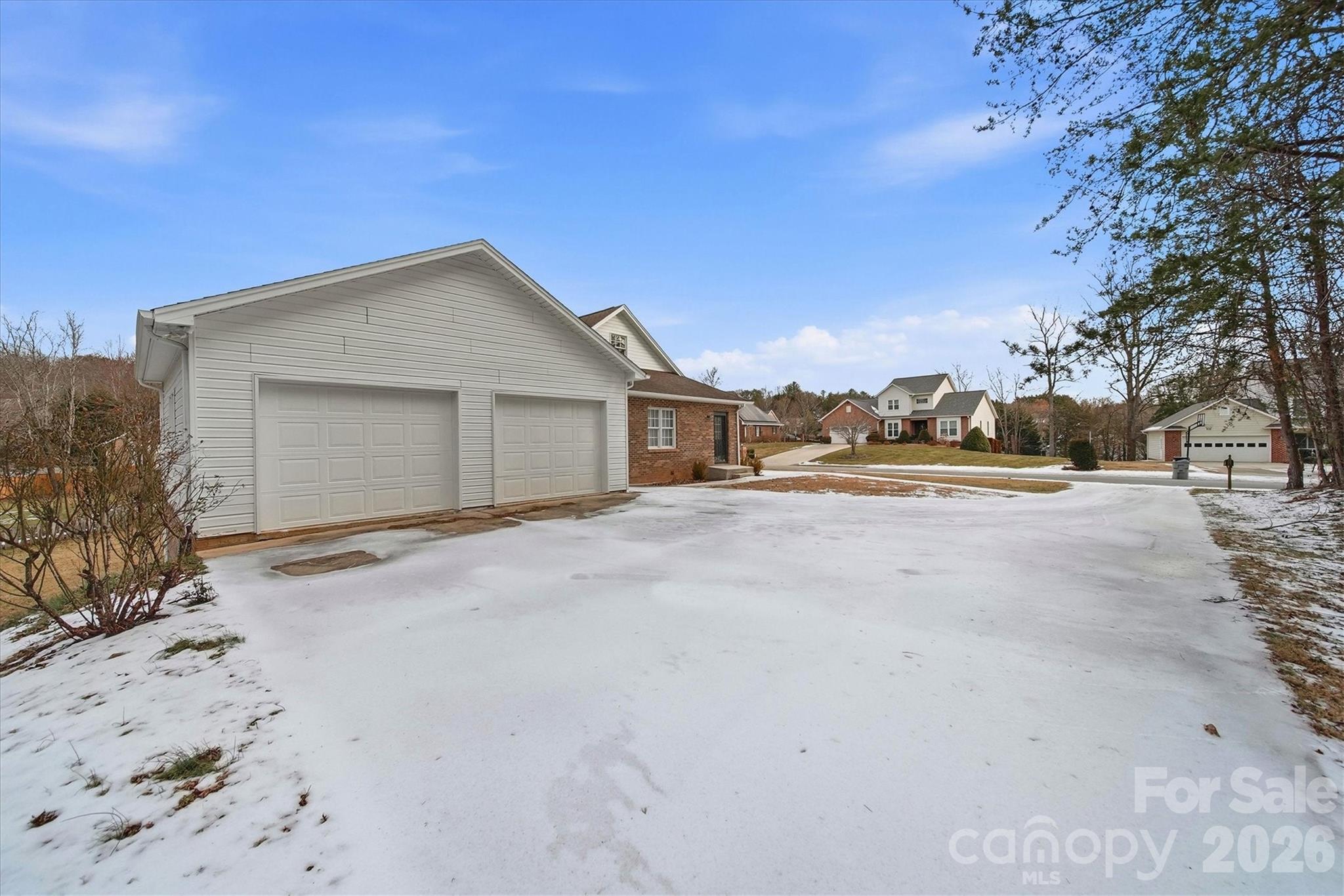 915 Barrington Drive NE