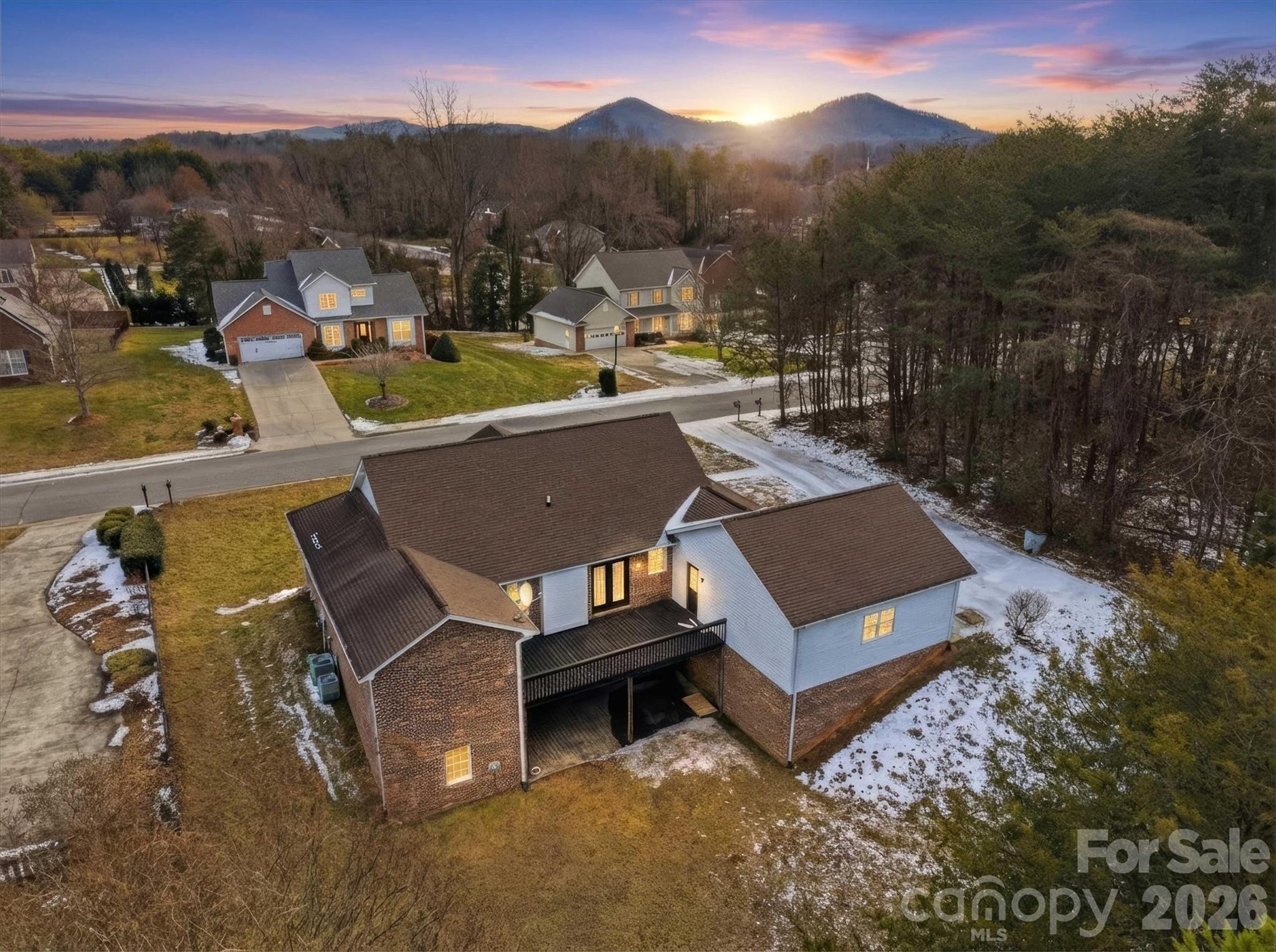 915 Barrington Drive NE