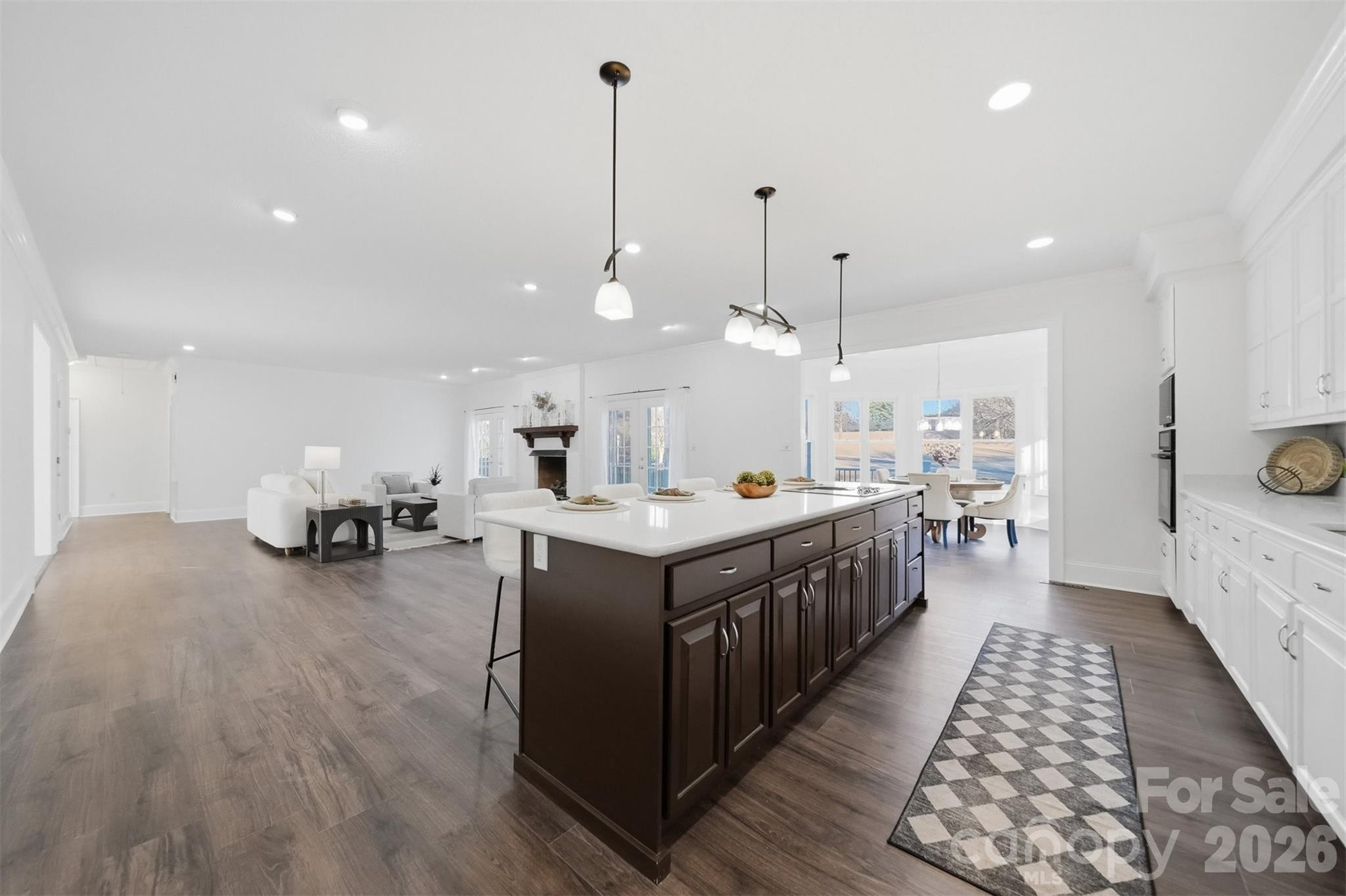 3718 Club House Drive NE