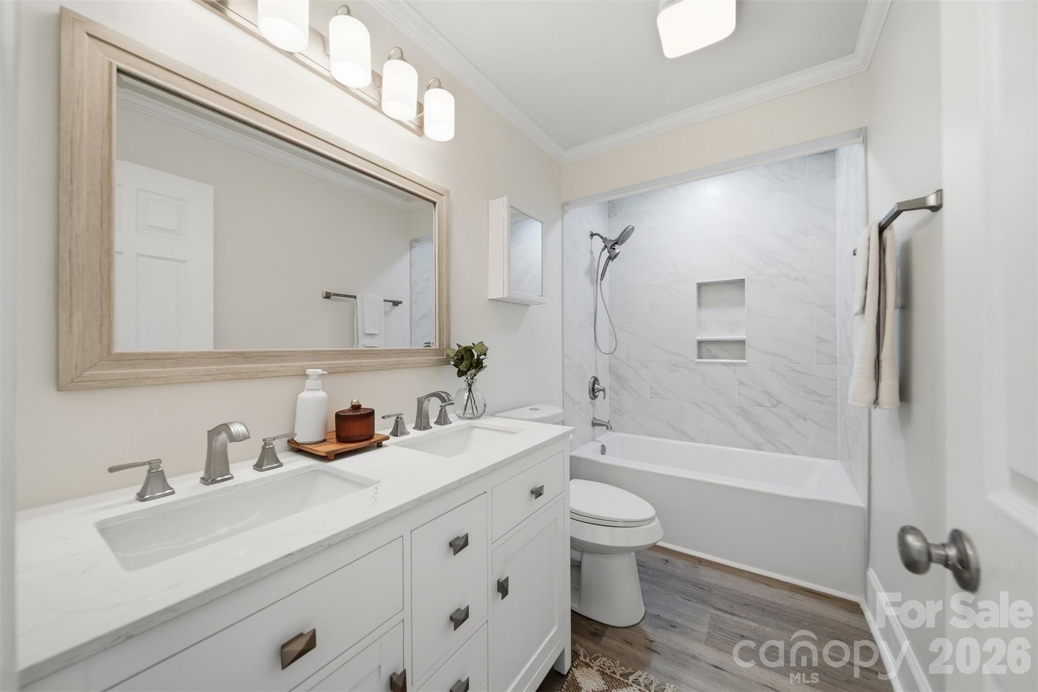 3718 Club House Drive NE