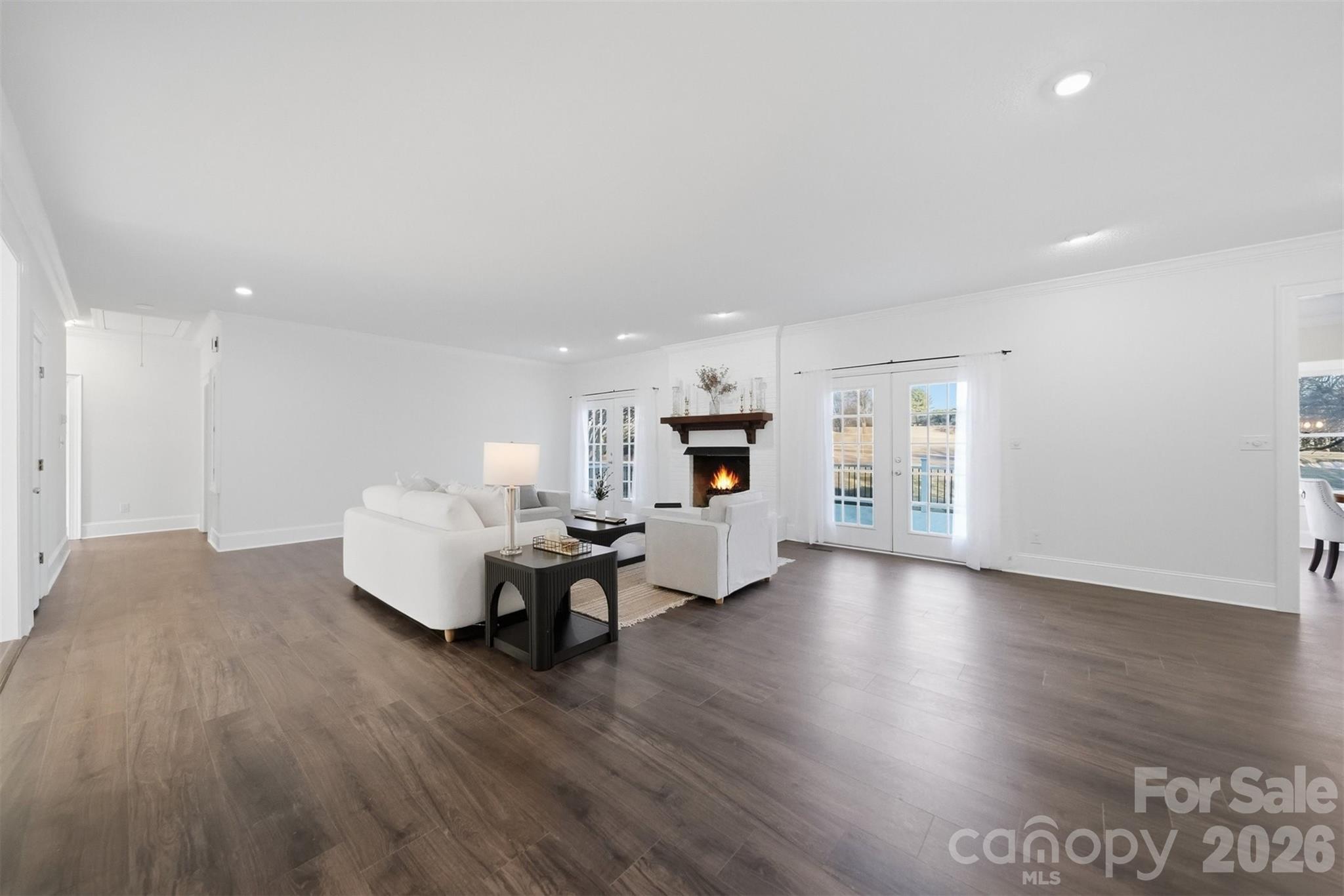 3718 Club House Drive NE