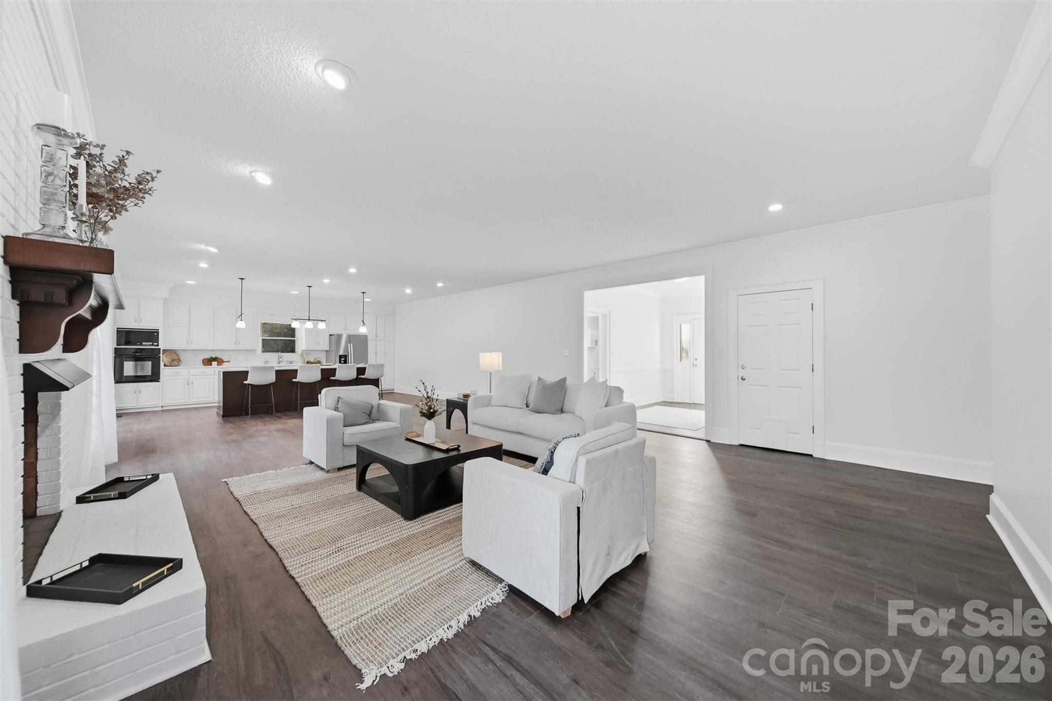 3718 Club House Drive NE