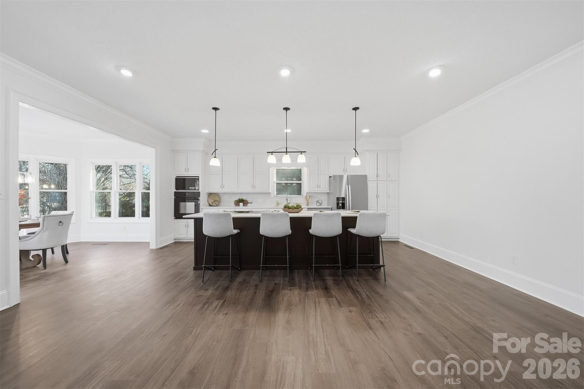 3718 Club House Drive NE