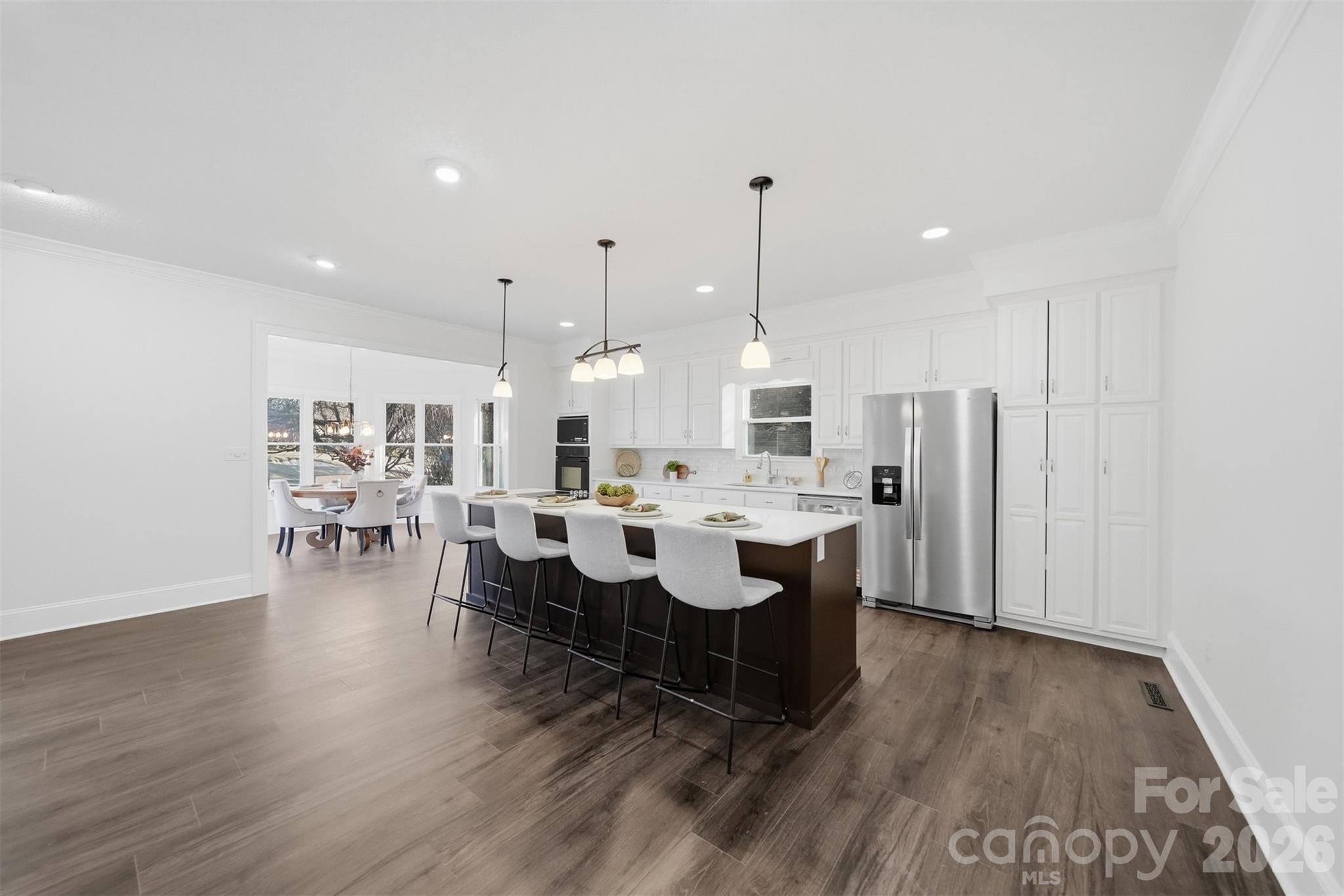 3718 Club House Drive NE