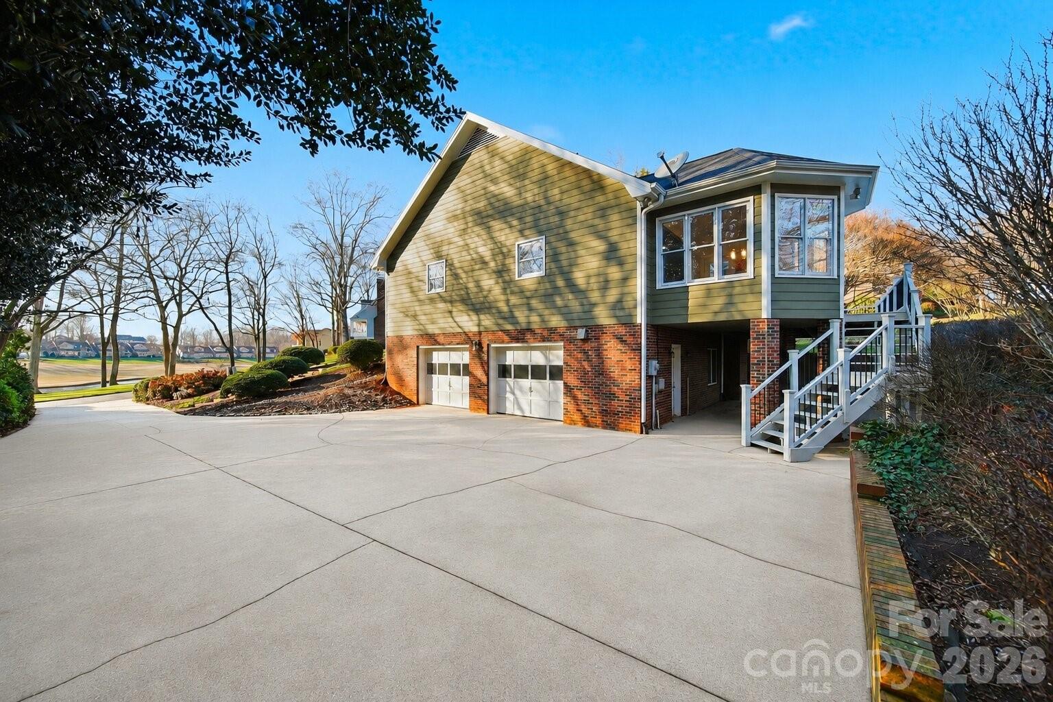 3718 Club House Drive NE