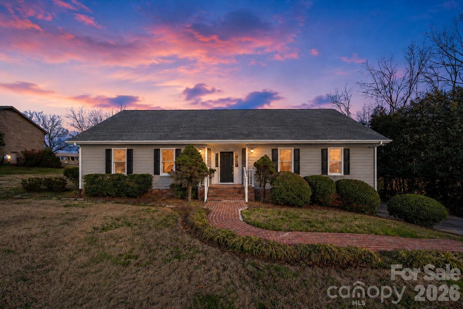 3718 Club House Drive NE