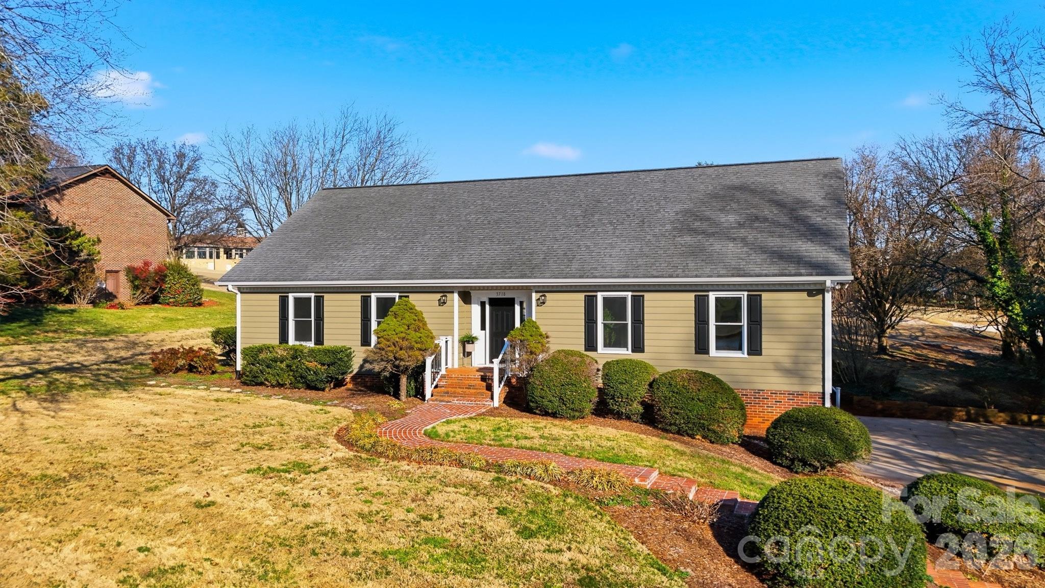 3718 Club House Drive NE